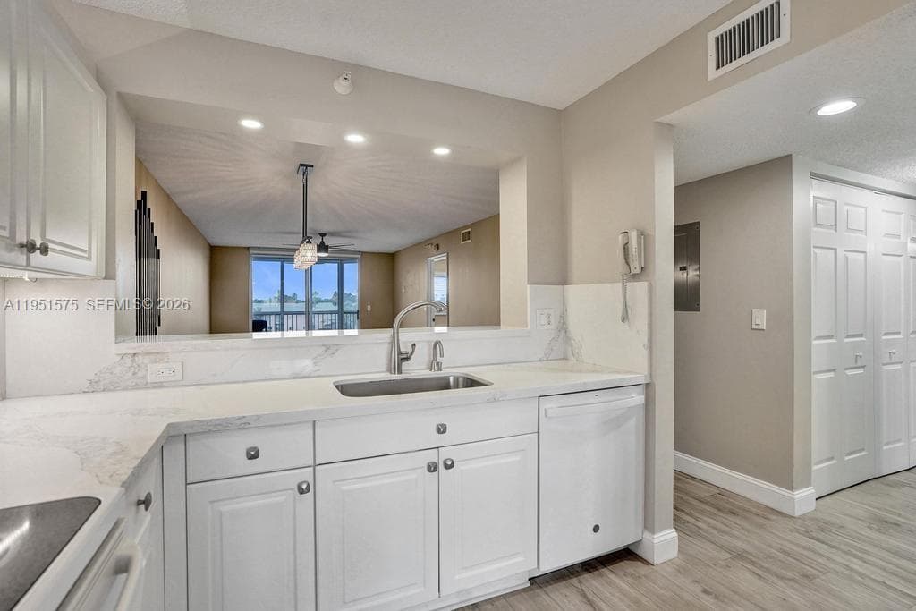 7763 Southampton Ter # 403, Tamarac, FL 33321 photo 10