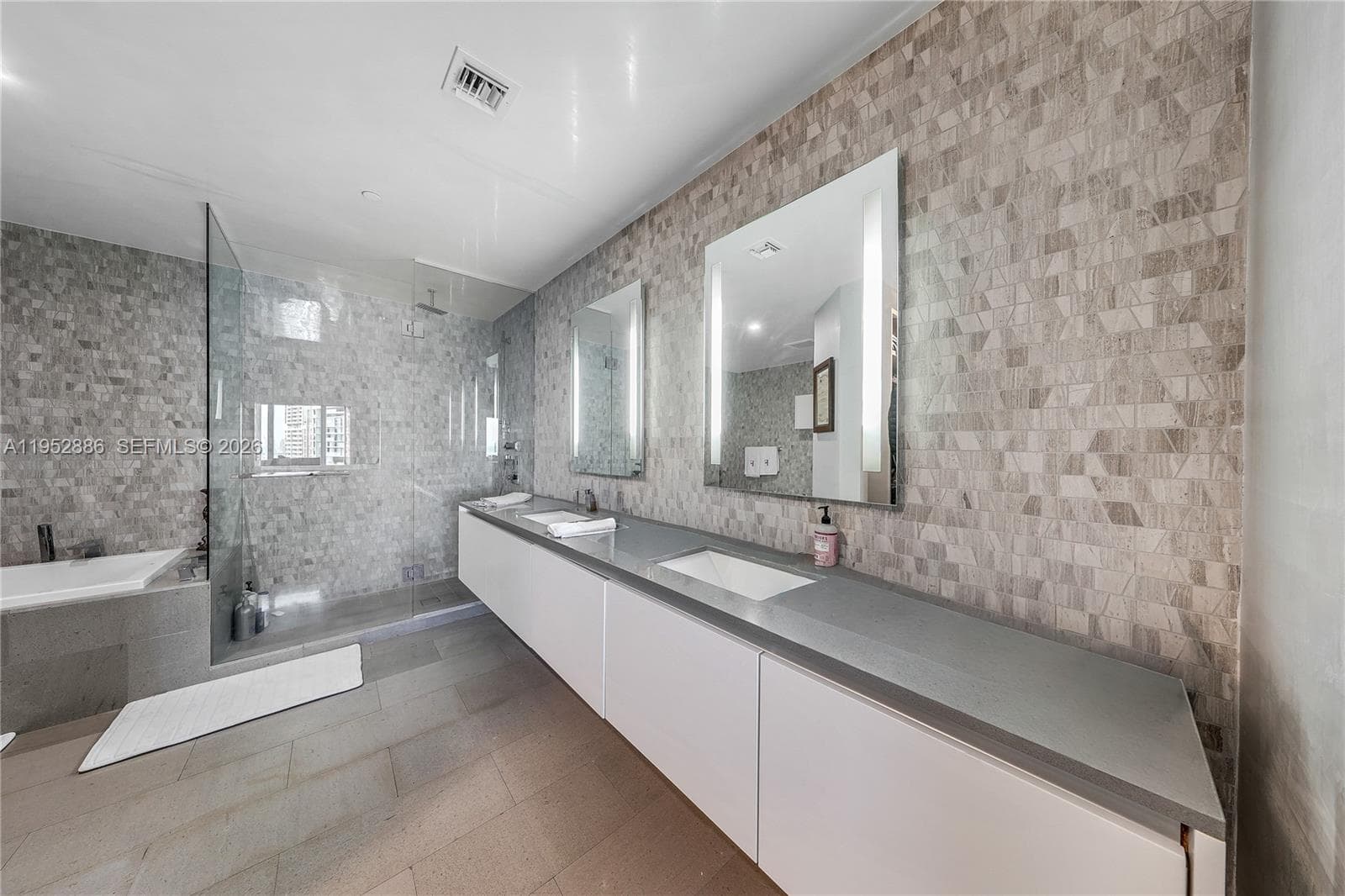 68 SE 6th St # 3309, Miami, FL 33131 photo 10