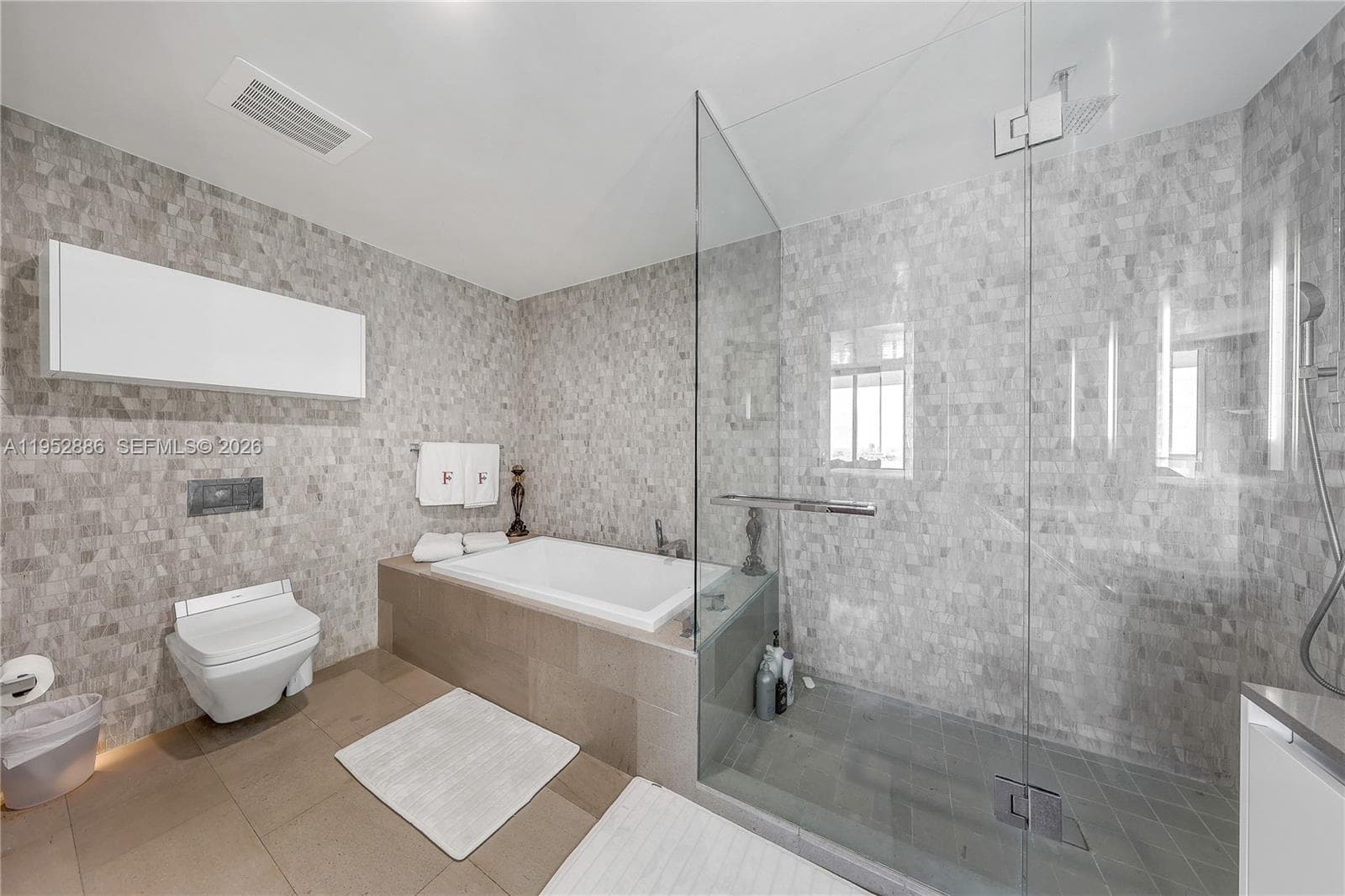 68 SE 6th St # 3309, Miami, FL 33131 photo 11