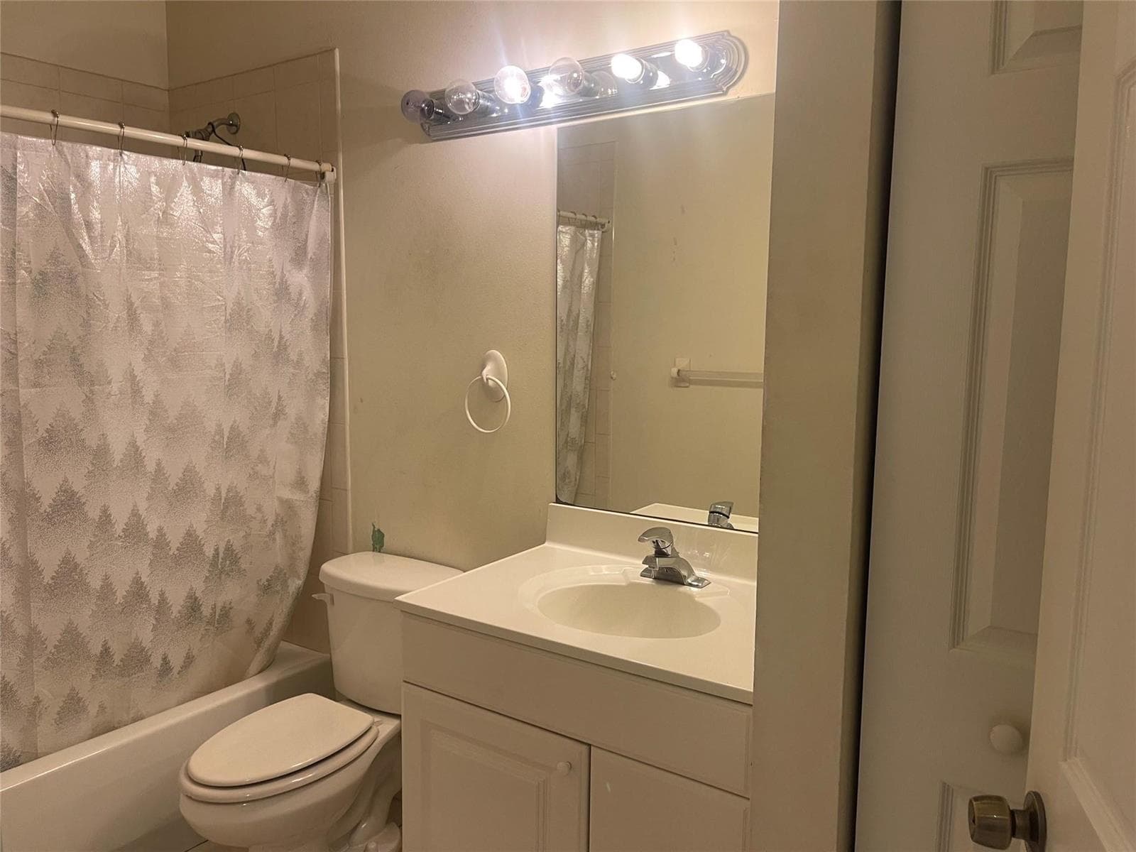 717 NE 4th Street, Hallandale Beach, FL 33009 photo 7