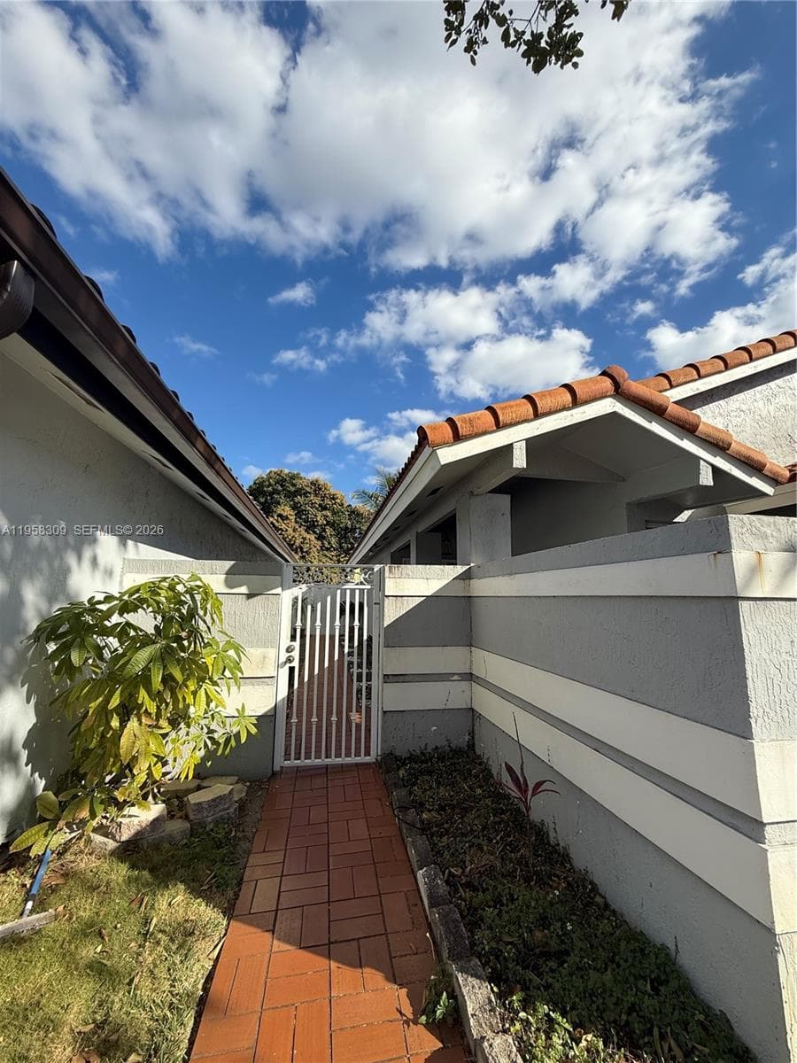 18237 NW 61st Pl, Hialeah, FL 33015 photo 2