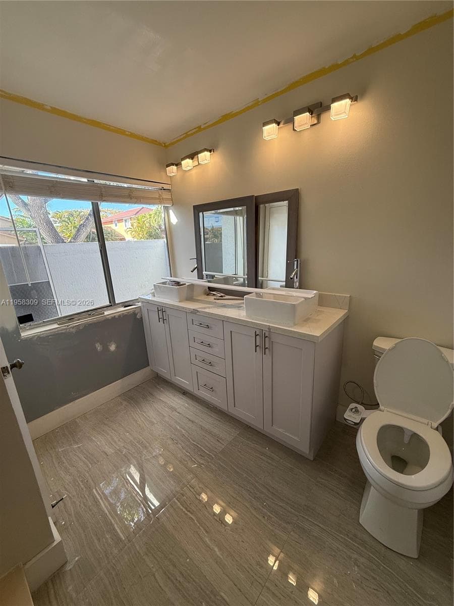 18237 NW 61st Pl, Hialeah, FL 33015 photo 12
