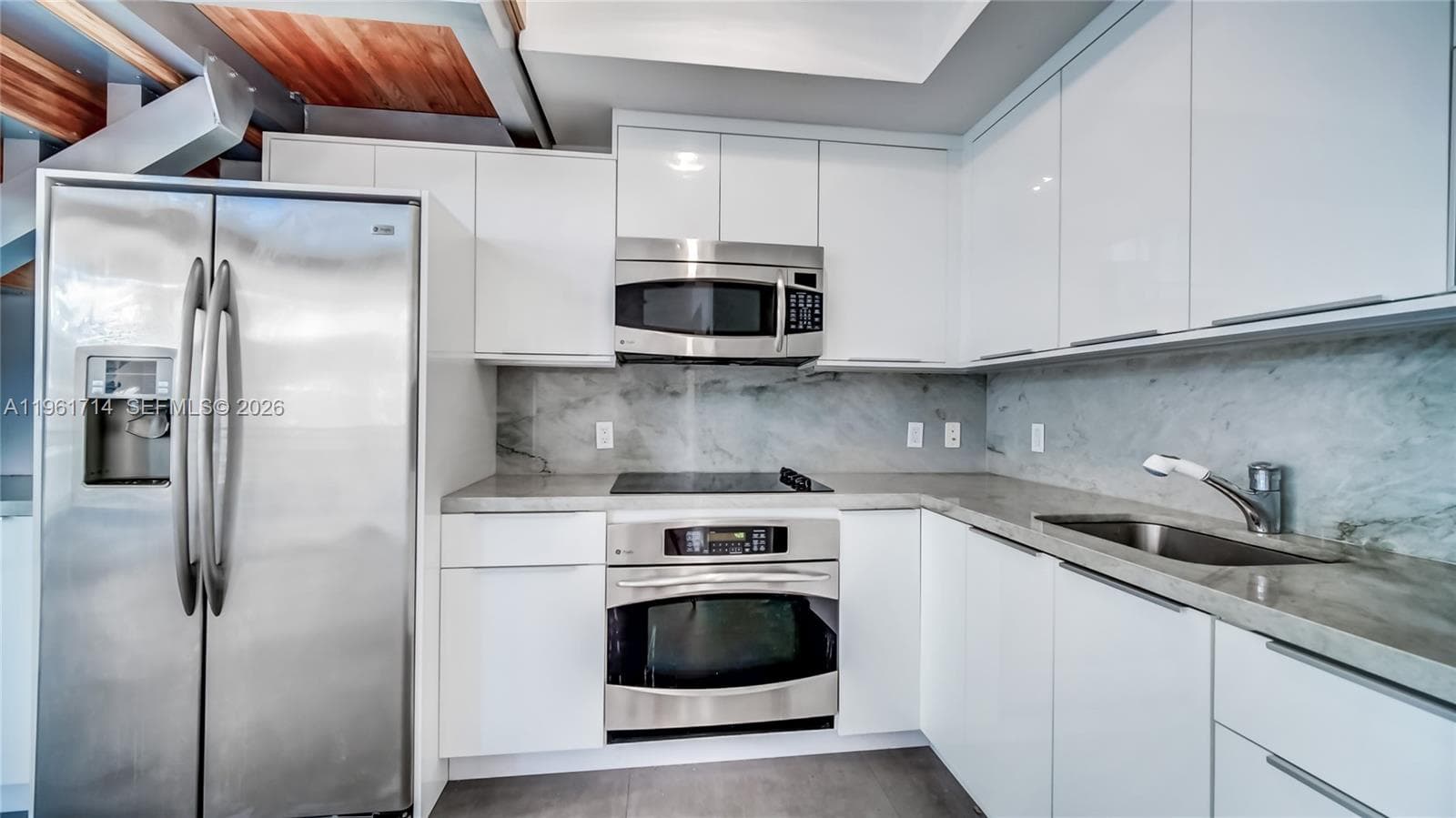 90 SW 3rd St # TH706, Miami, FL 33130 photo 11