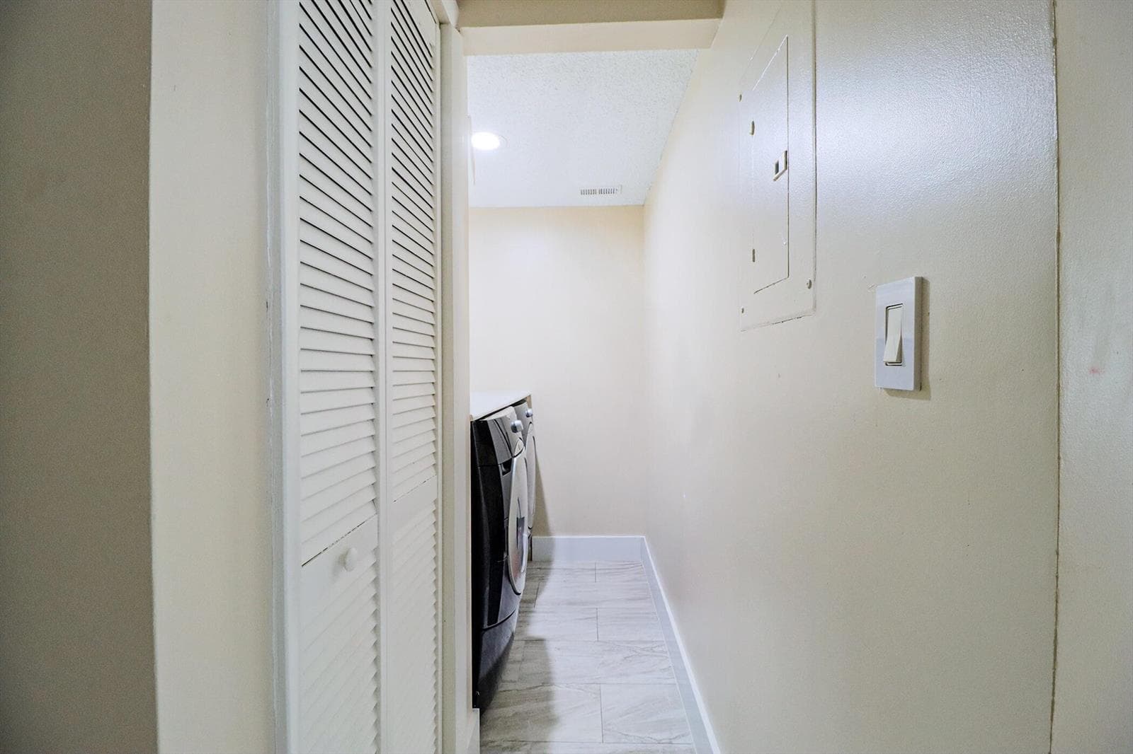 450 Palm Circle # 106, Pembroke Pines, FL 33025 photo 8