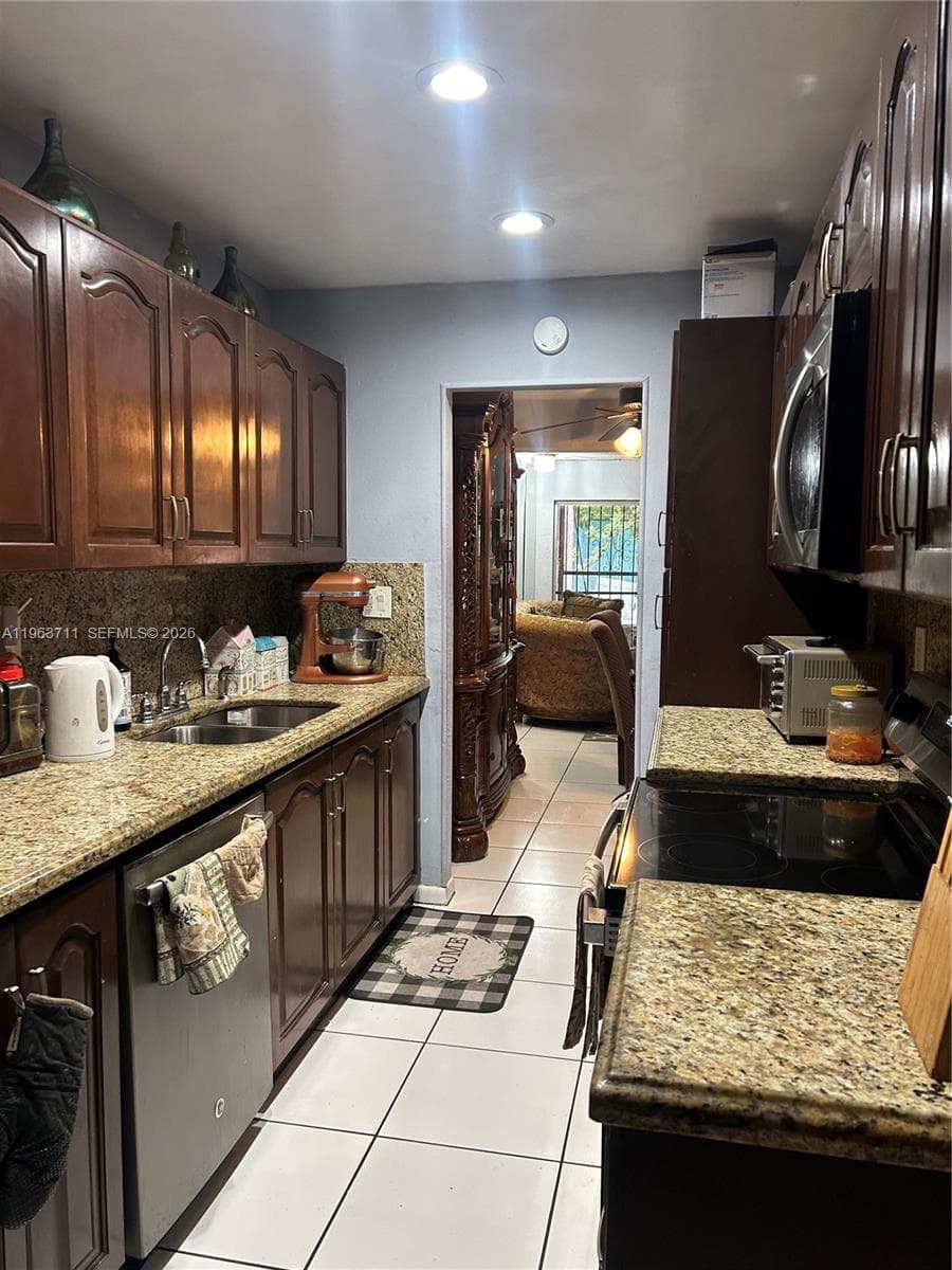 1653 NW 58th Ave # 14, Lauderhill, FL 33313 photo 7