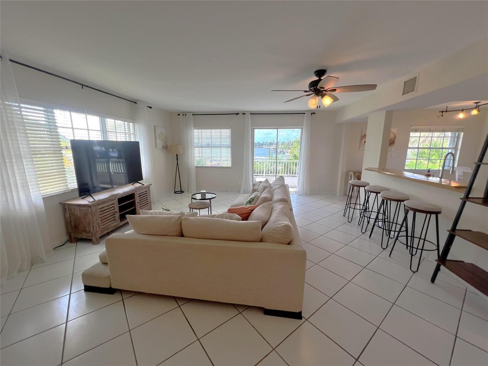 355 Virginia Street, Hollywood, FL 33019 photo 6