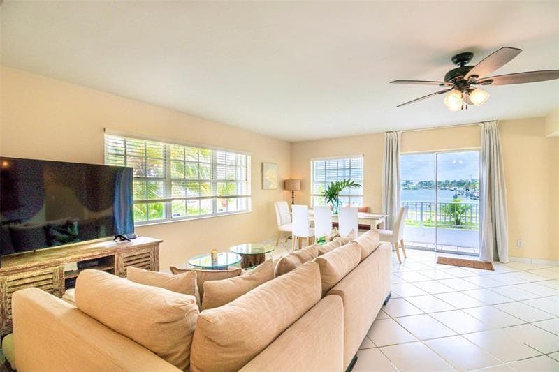 355 Virginia Street, Hollywood, FL 33019 photo 3