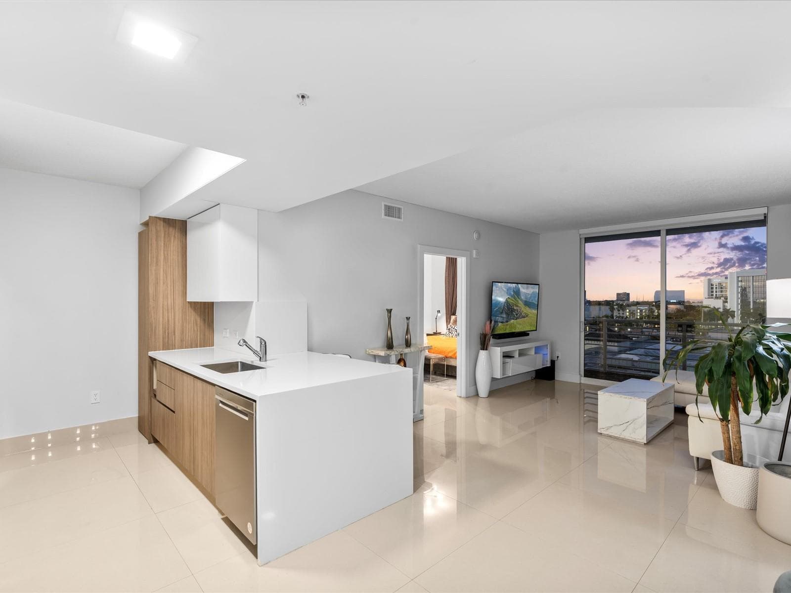 18800 NE 29th Avenue # 704, Aventura, FL 33180 photo 2