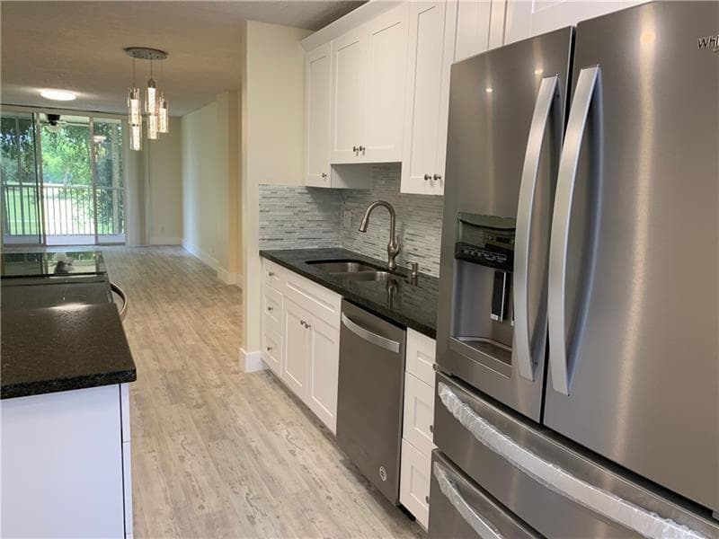 250 Jacaranda Drive # 203, Plantation, FL 33324 photo 3