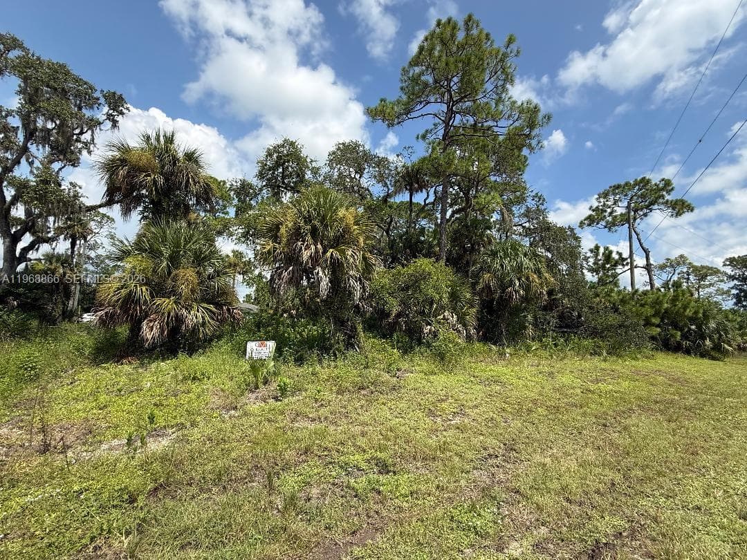 5017 W Tradewinds Cir, La Belle, FL 33935