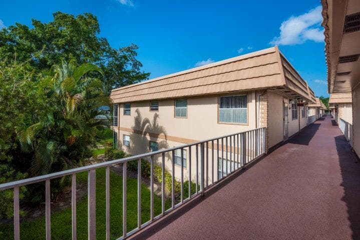 657 Brittany N, Delray Beach, FL 33446 photo 3