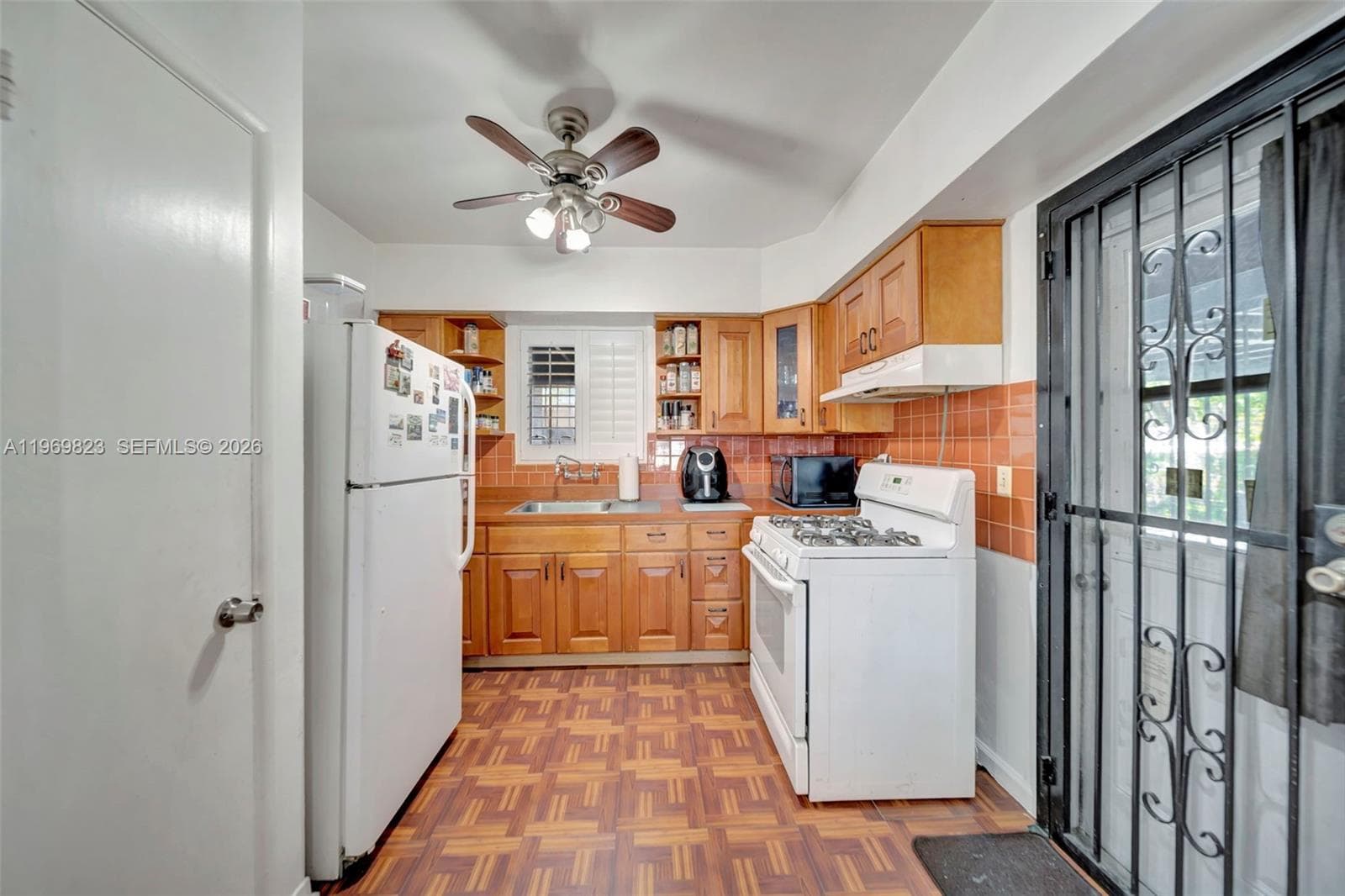 890 NE 138th St, North Miami, FL 33161 photo 12