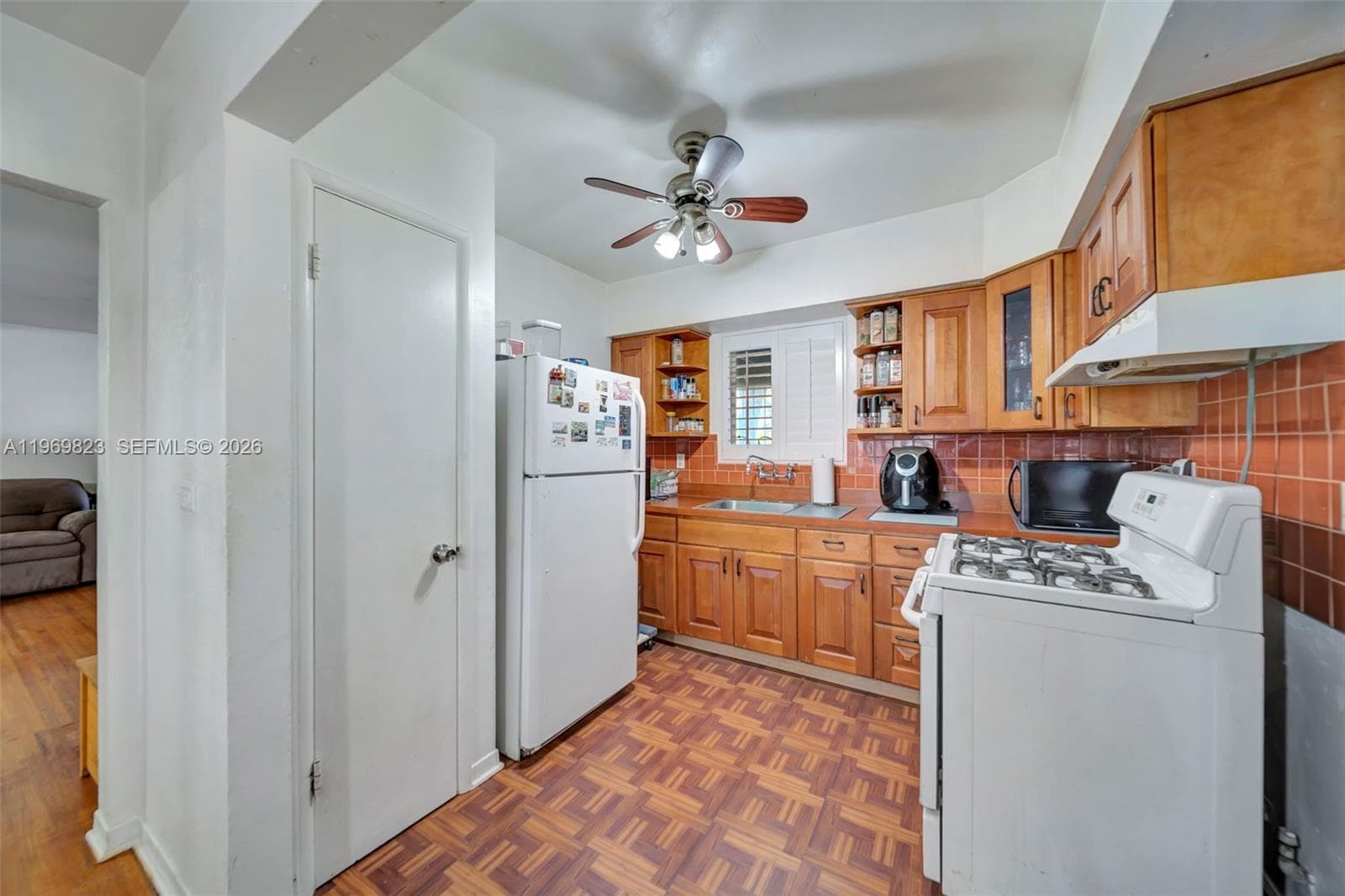 890 NE 138th St, North Miami, FL 33161 photo 11