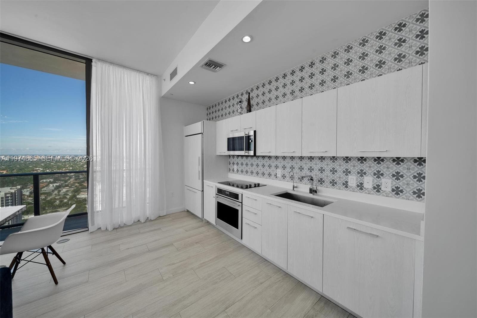 55 SW 9th St # 4406, Miami, FL 33130 photo 12