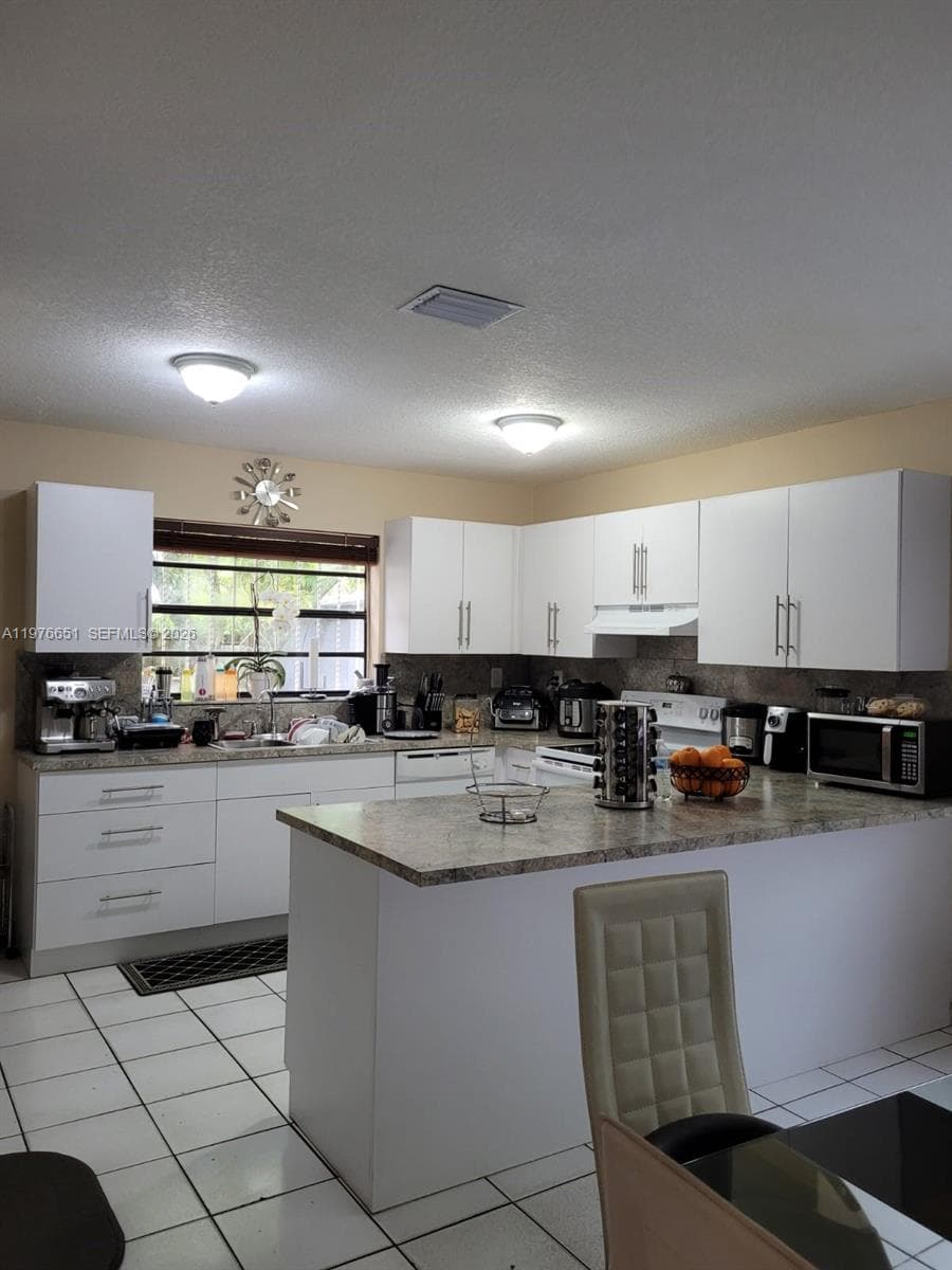 10932 SW 25th St, Miami, FL 33165 photo 6