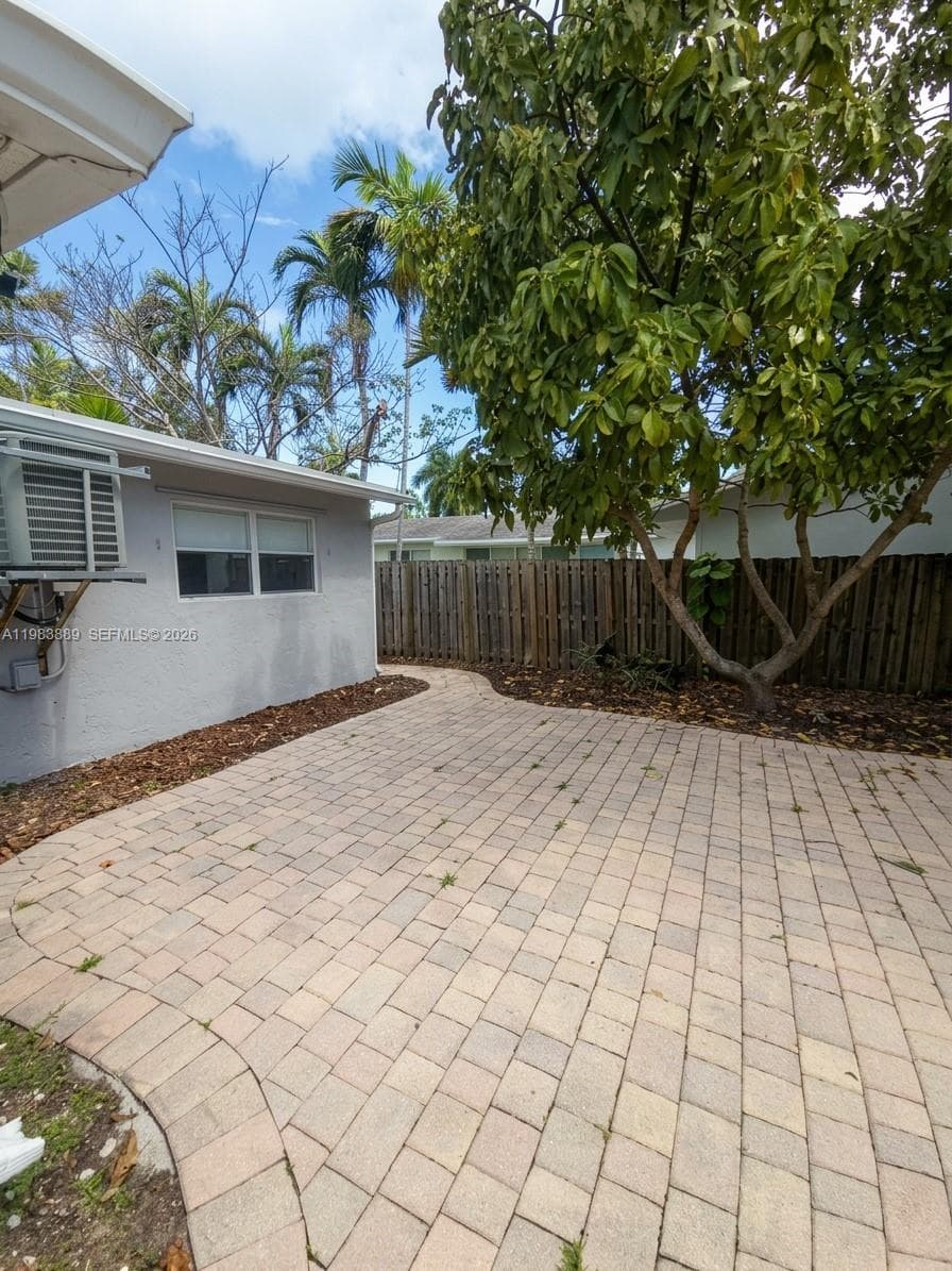 804 NE 2nd St, Hallandale Beach, FL 33009 photo 11