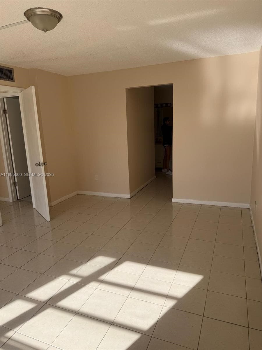 9180 Fontainebleau Blvd # 401, Miami, FL 33172 photo 9