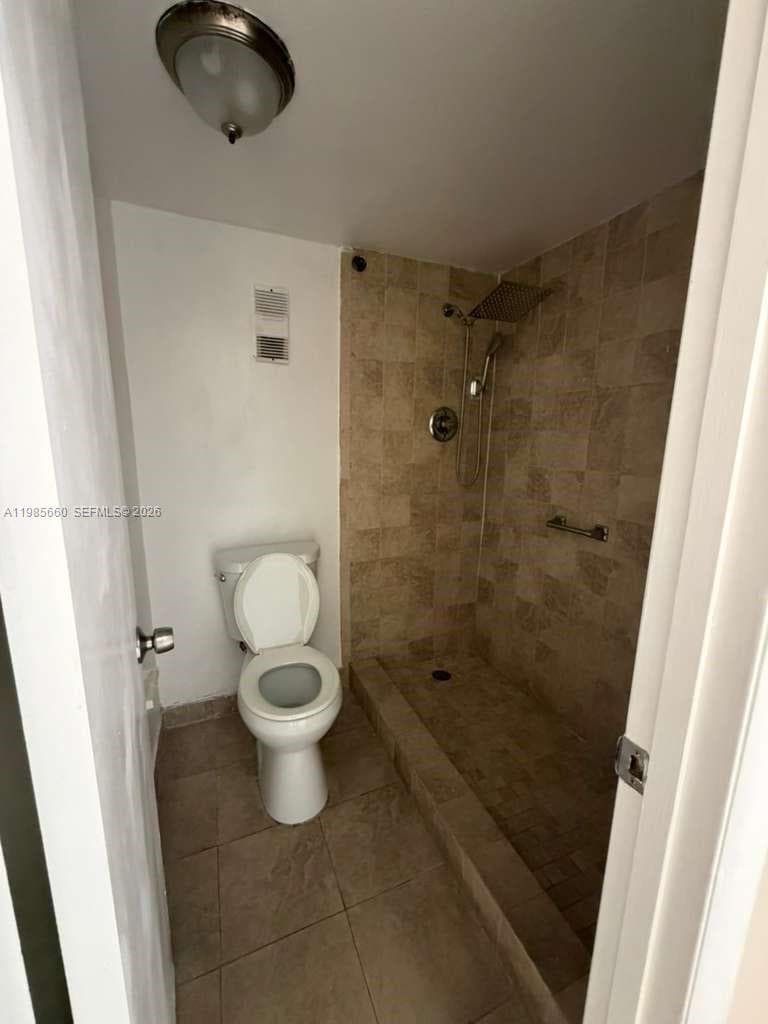 9180 Fontainebleau Blvd # 401, Miami, FL 33172 photo 11