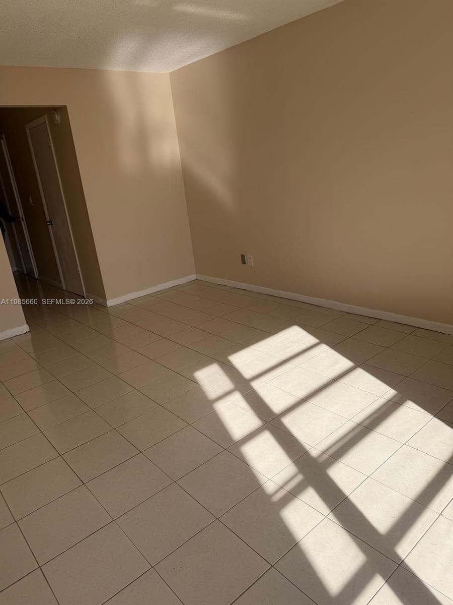 9180 Fontainebleau Blvd # 401, Miami, FL 33172 photo 8