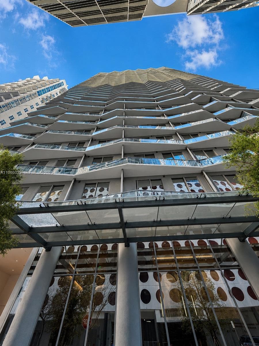77 SE 5 St # 2015, Miami, FL 33131 photo 6