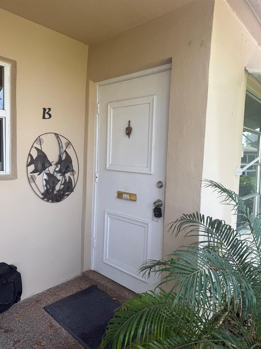 1052 North Drive # B, Delray Beach, FL 33445 photo 2