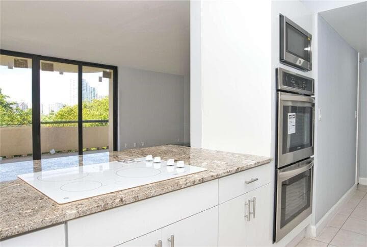 19355 Turnberry Way # 3d, Miami, FL 33180 photo 7