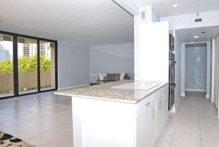 19355 Turnberry Way # 3d, Miami, FL 33180 photo 8