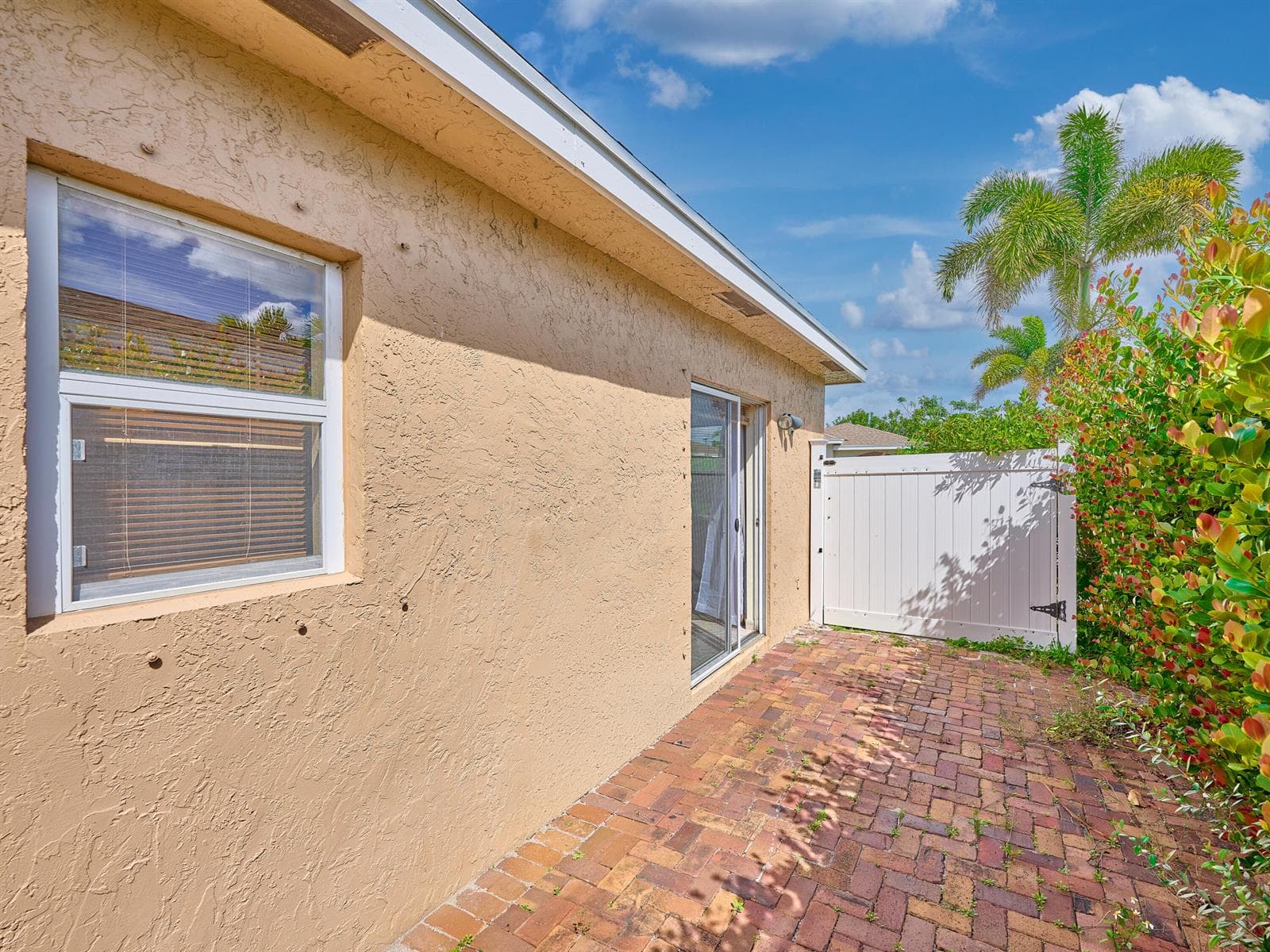556 E Ridge Cir Circle N, Boynton Beach, FL 33435 photo 6