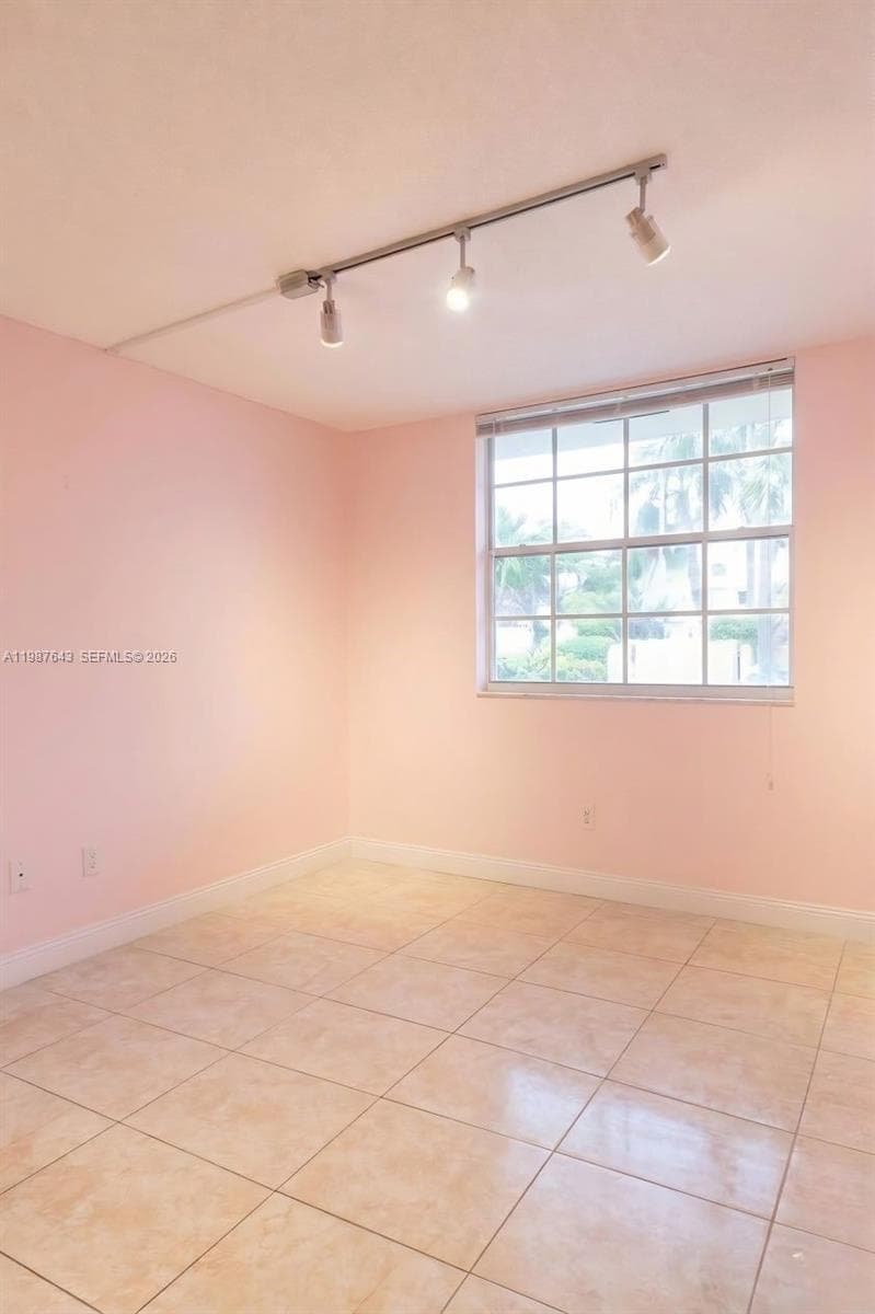 5055 NW 7th St # 206, Miami, FL 33126 photo 12