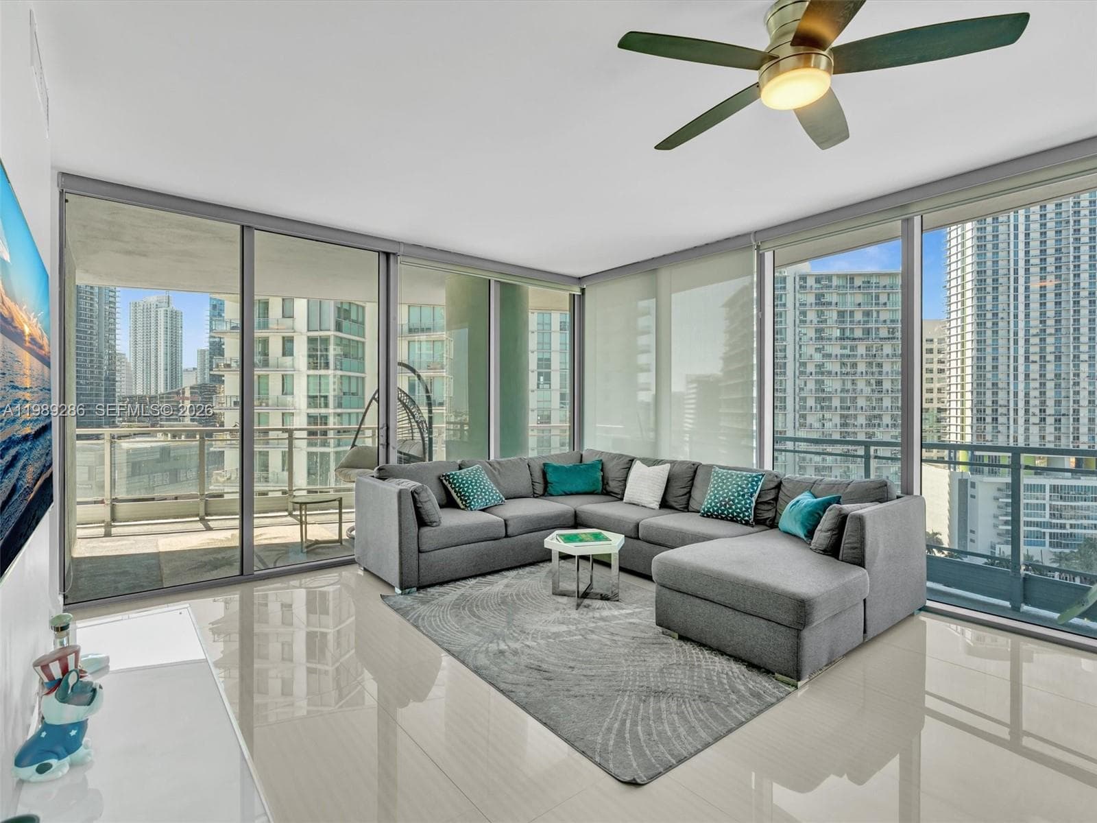 90 SW 3rd St # 2013, Miami, FL 33130 photo 9