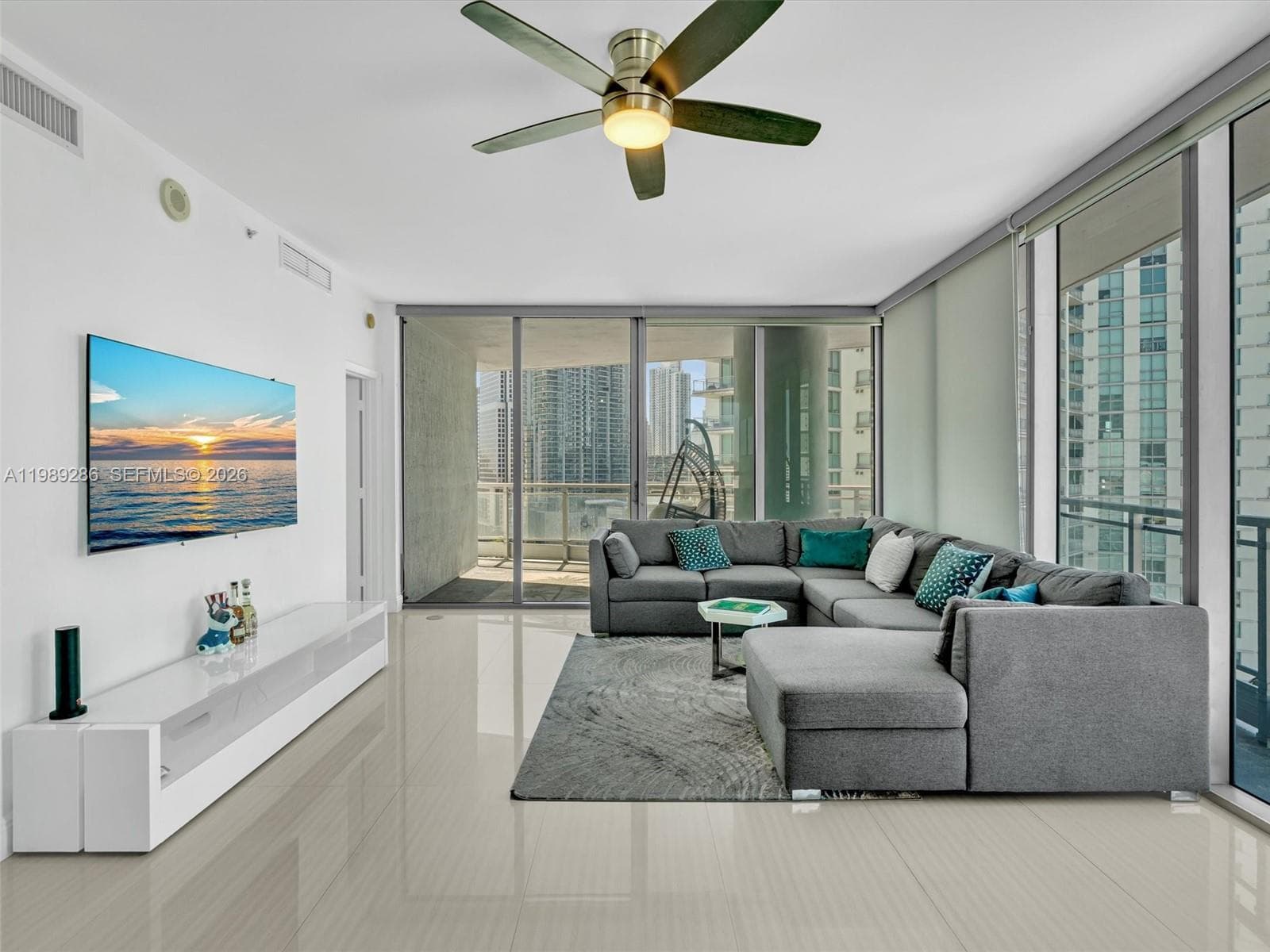 90 SW 3rd St # 2013, Miami, FL 33130 photo 10