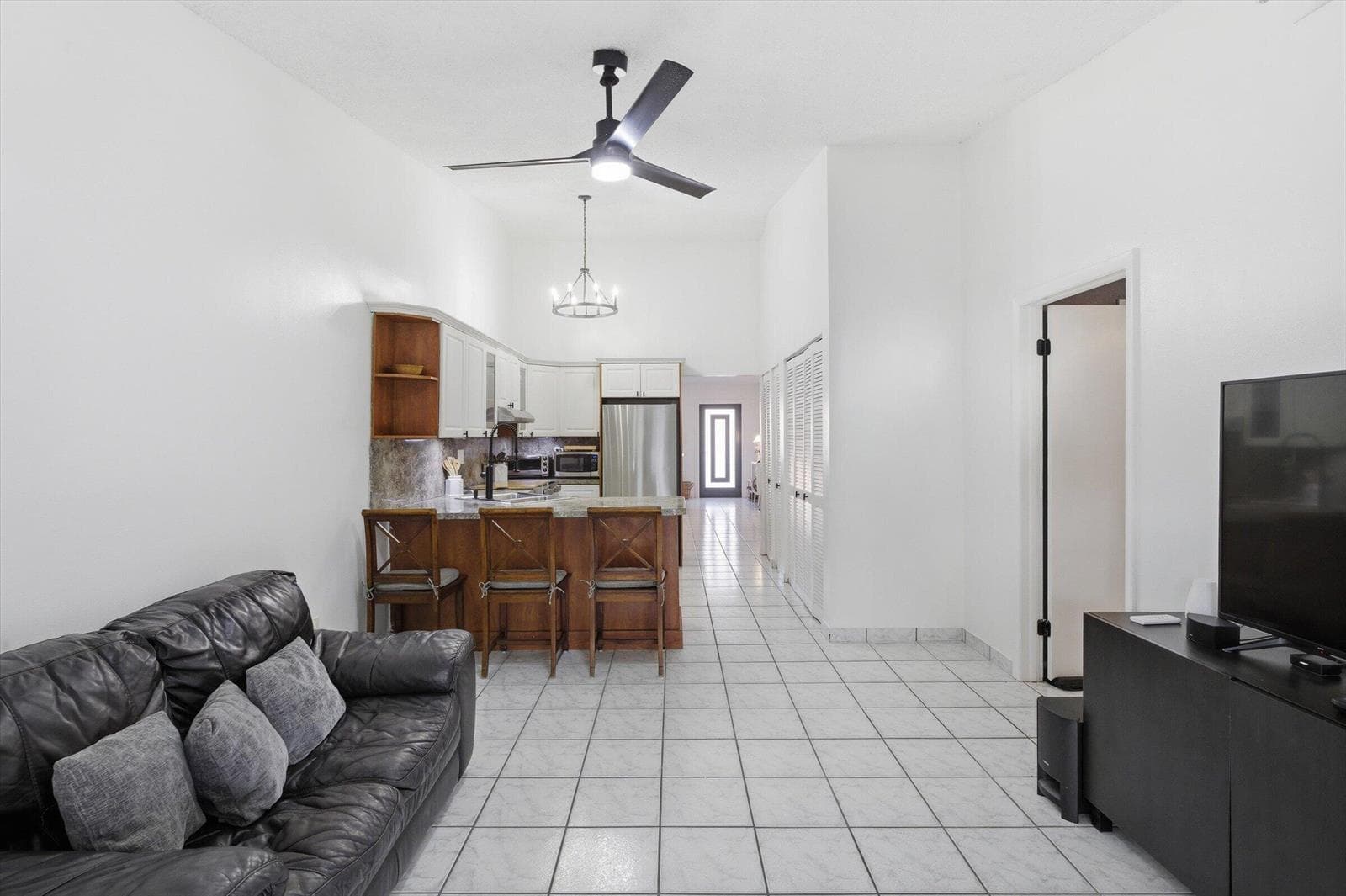 5465 W 27th Lane, Hialeah, FL 33016 photo 10