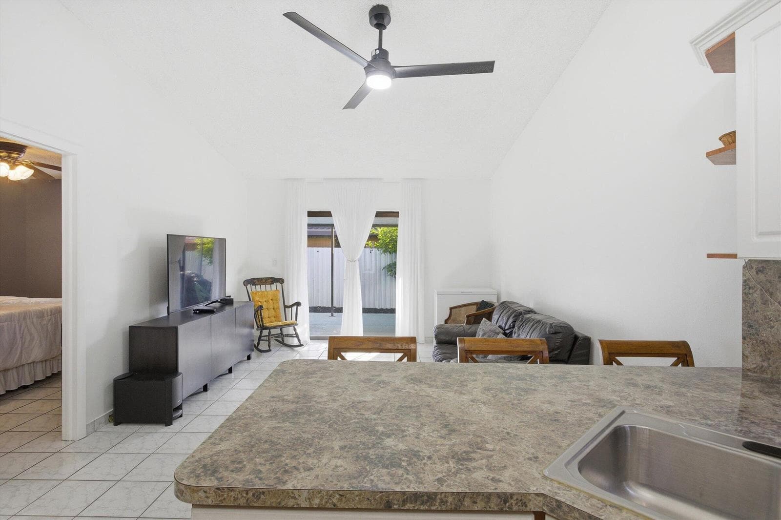 5465 W 27th Lane, Hialeah, FL 33016 photo 11
