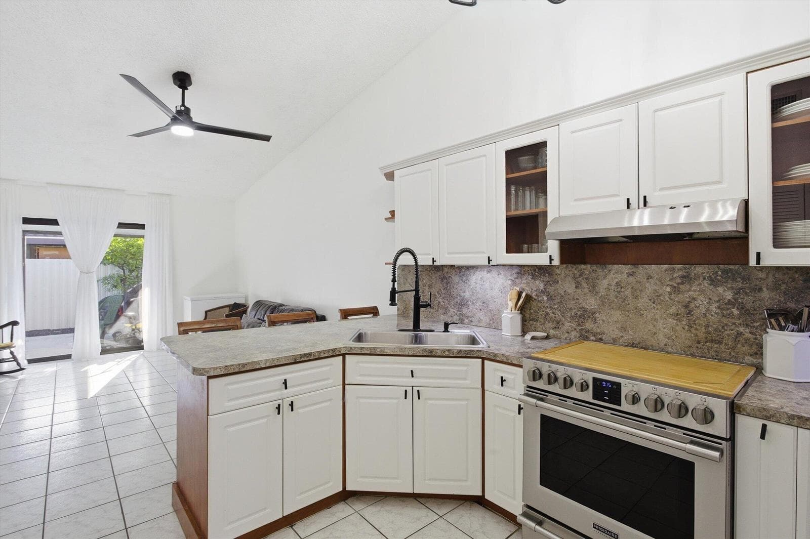 5465 W 27th Lane, Hialeah, FL 33016 photo 8