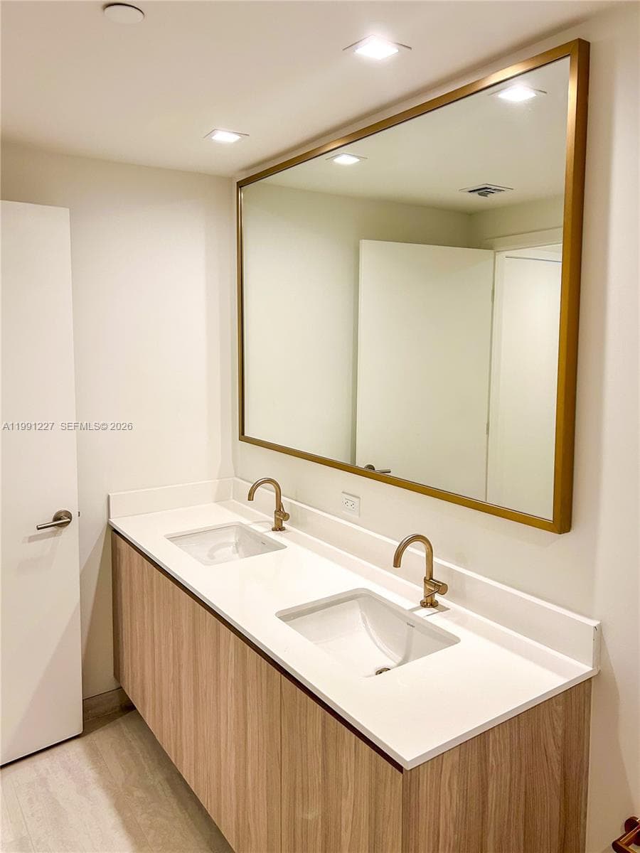 77 SE 5TH ST. # 3614, Miami, FL 33131 photo 8