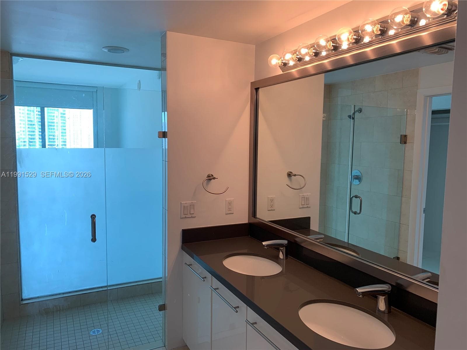 90 SW 3rd St # 3610, Miami, FL 33130 photo 11