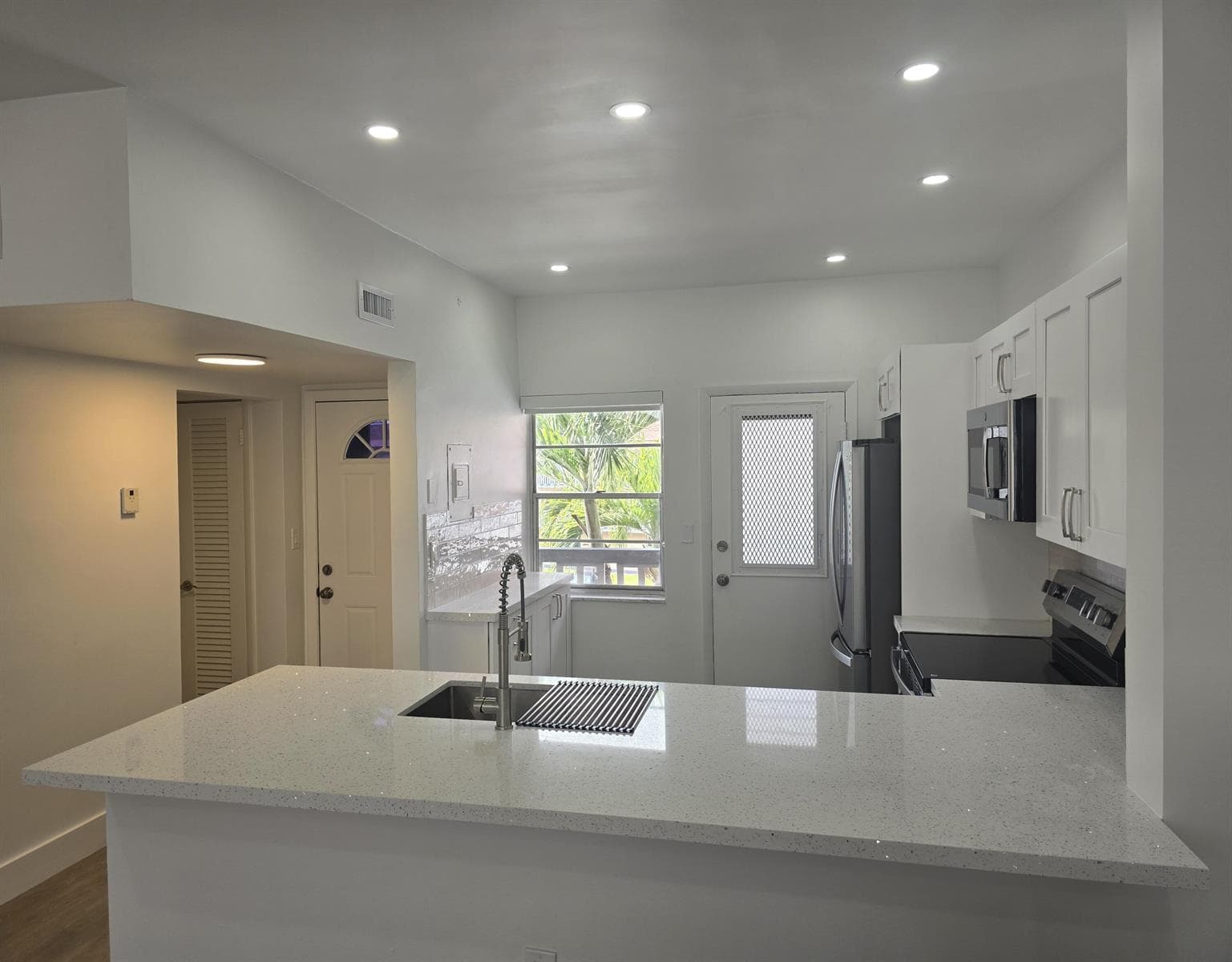 18555 NE 14th Avenue # 709, Miami, FL 33179 photo 12