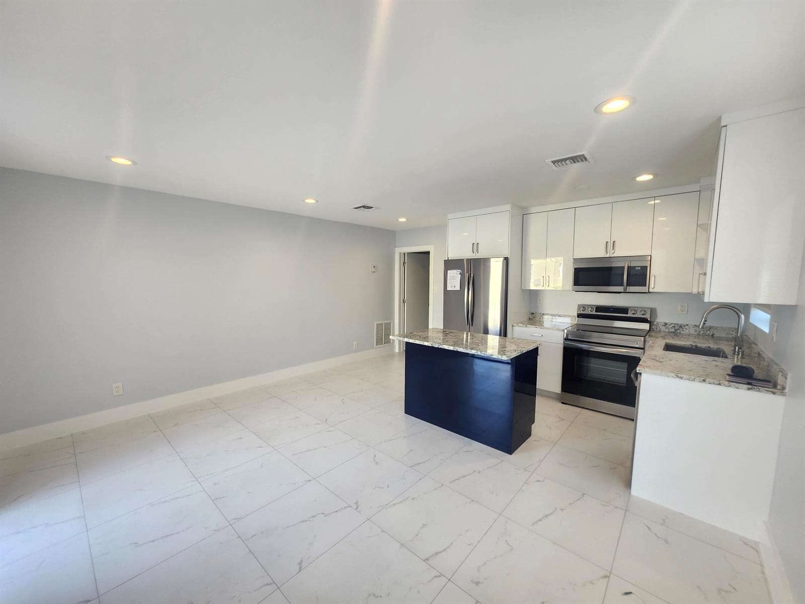 511 N 60th Way # East Apartment, Hollywood, FL 33024 photo 6