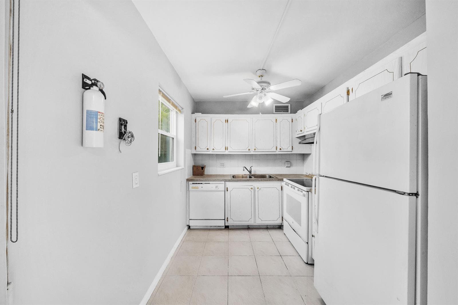 49 Hastings # D, West Palm Beach, FL 33417 photo 9