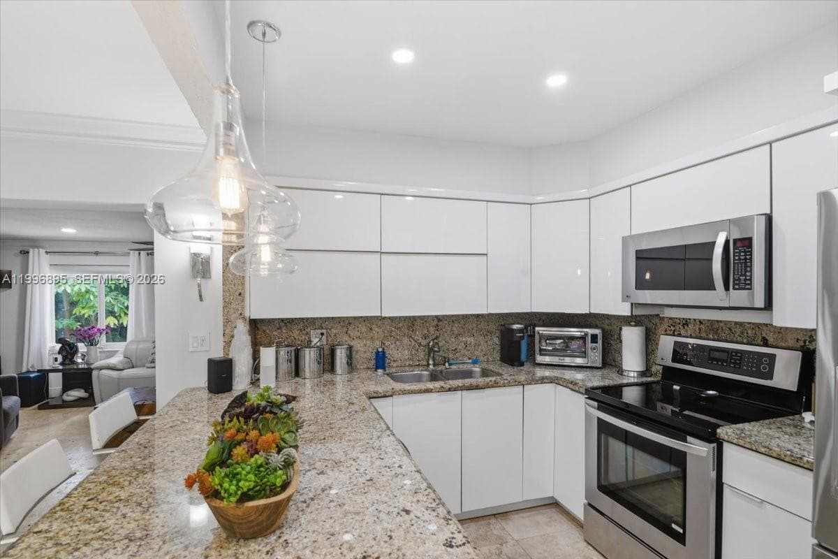 6133 SW 44th Ter, Miami, FL 33155 photo 13