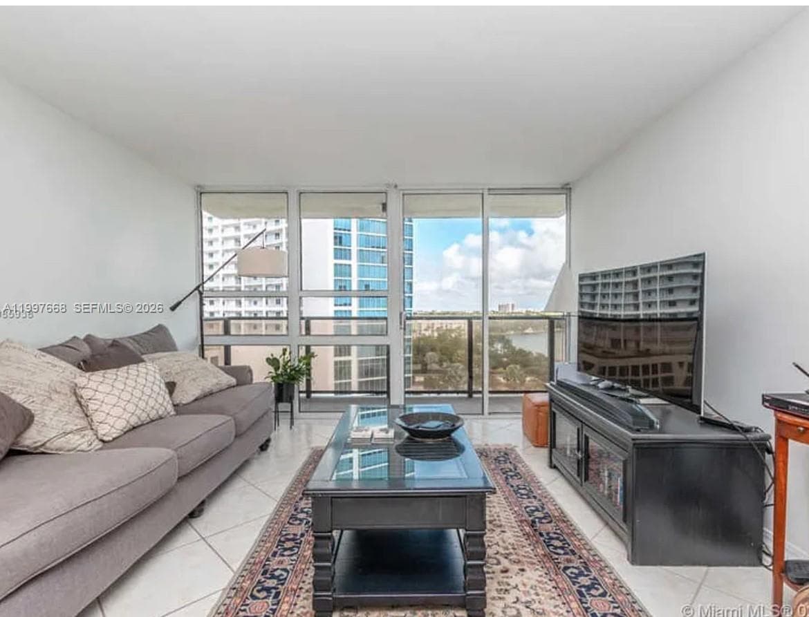600 NE 36th St # 1006, Miami, FL 33137 photo 2