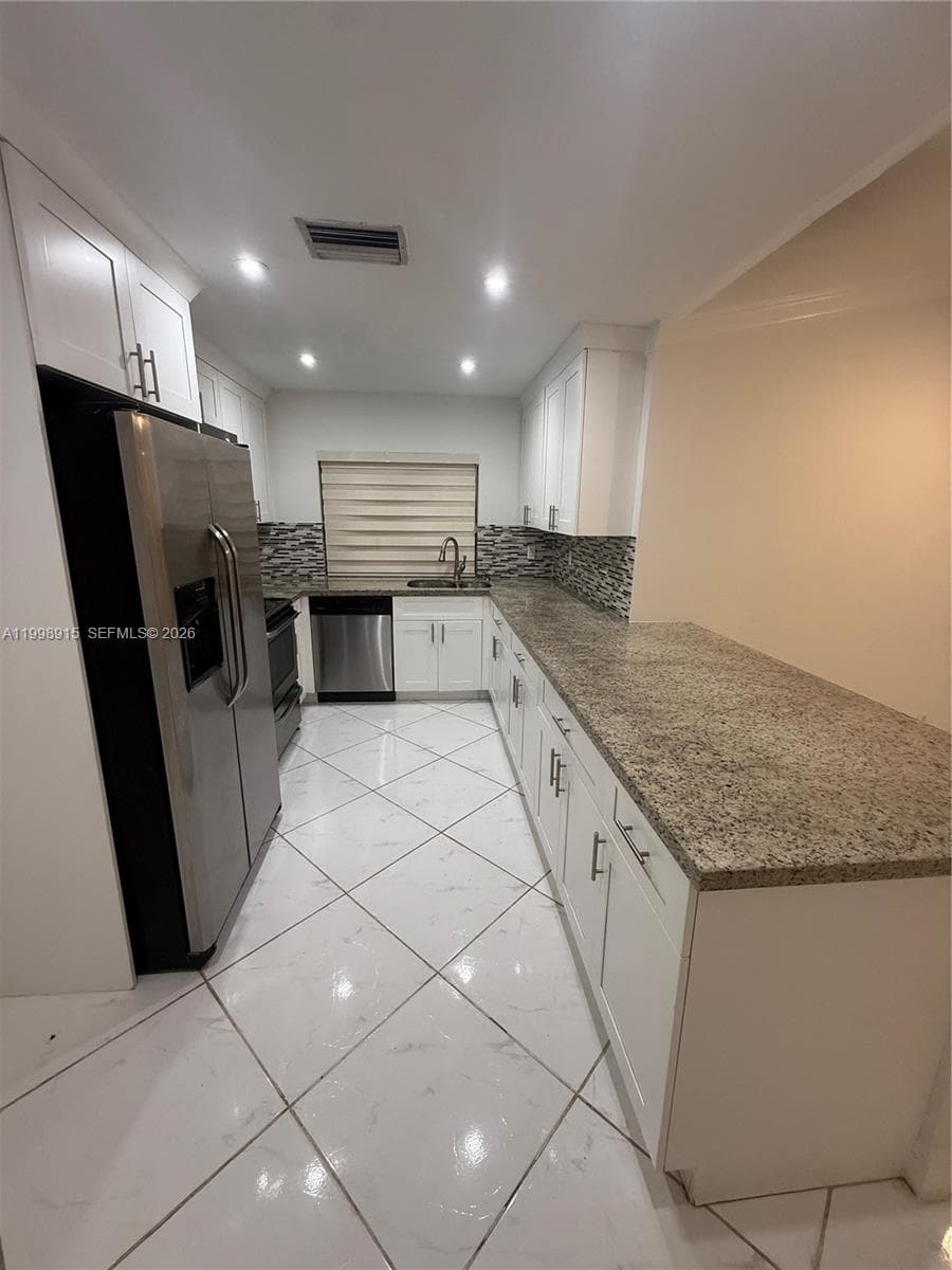 17268 NW 60th Ct, Hialeah, FL 33015 photo 7