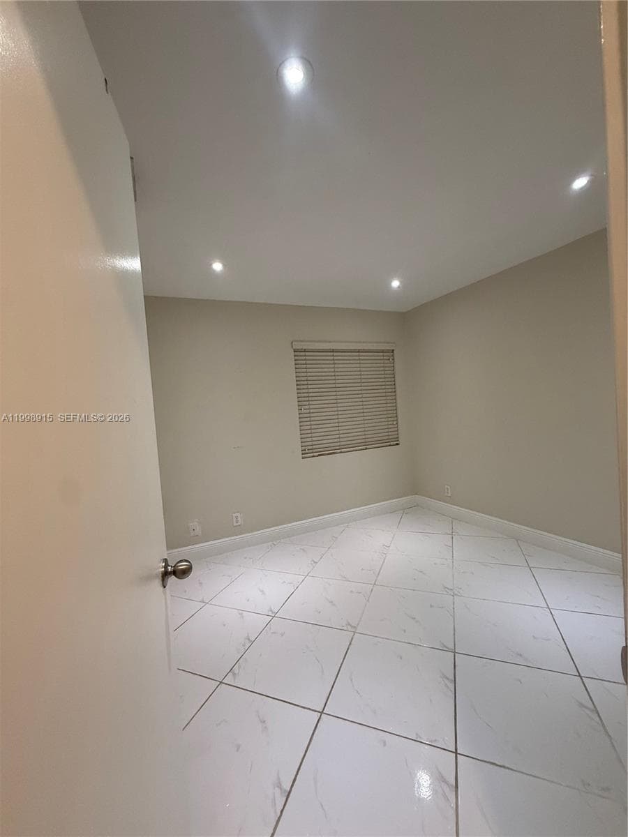 17268 NW 60th Ct, Hialeah, FL 33015 photo 9