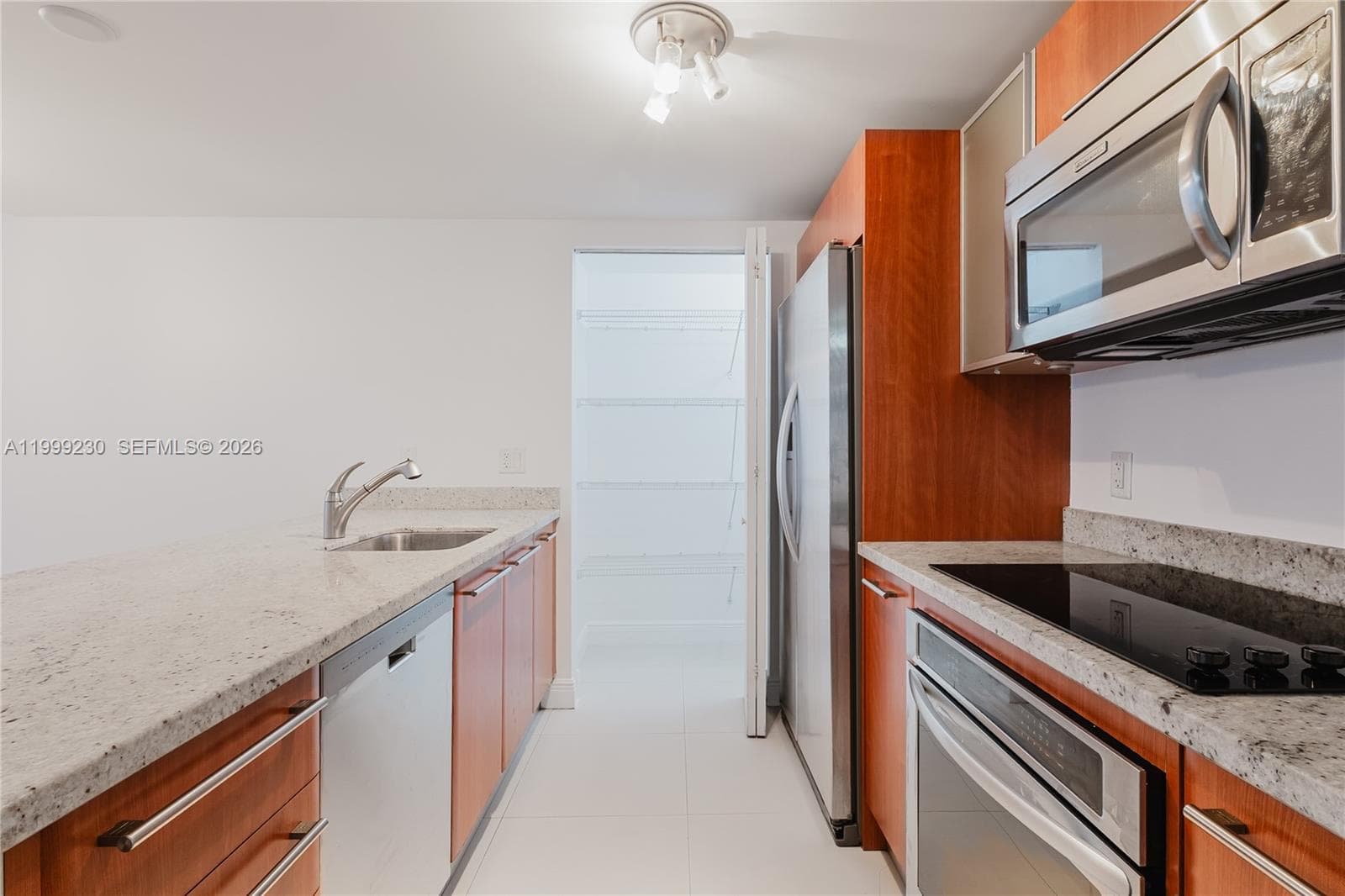 185 SW 7th St # 2007, Miami, FL 33130 photo 6