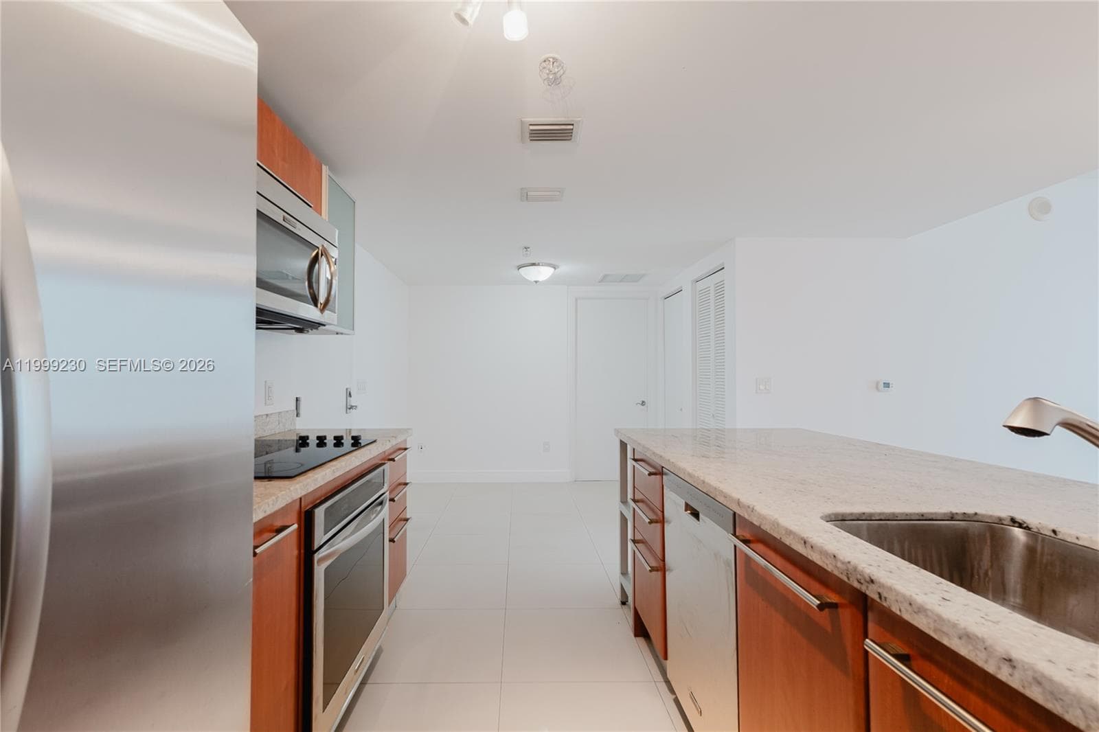 185 SW 7th St # 2007, Miami, FL 33130 photo 7