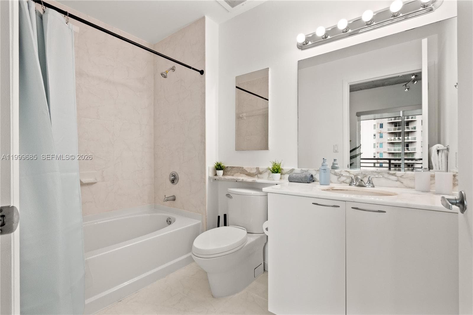 234 NE 3rd St # 1704, Miami, FL 33132 photo 7