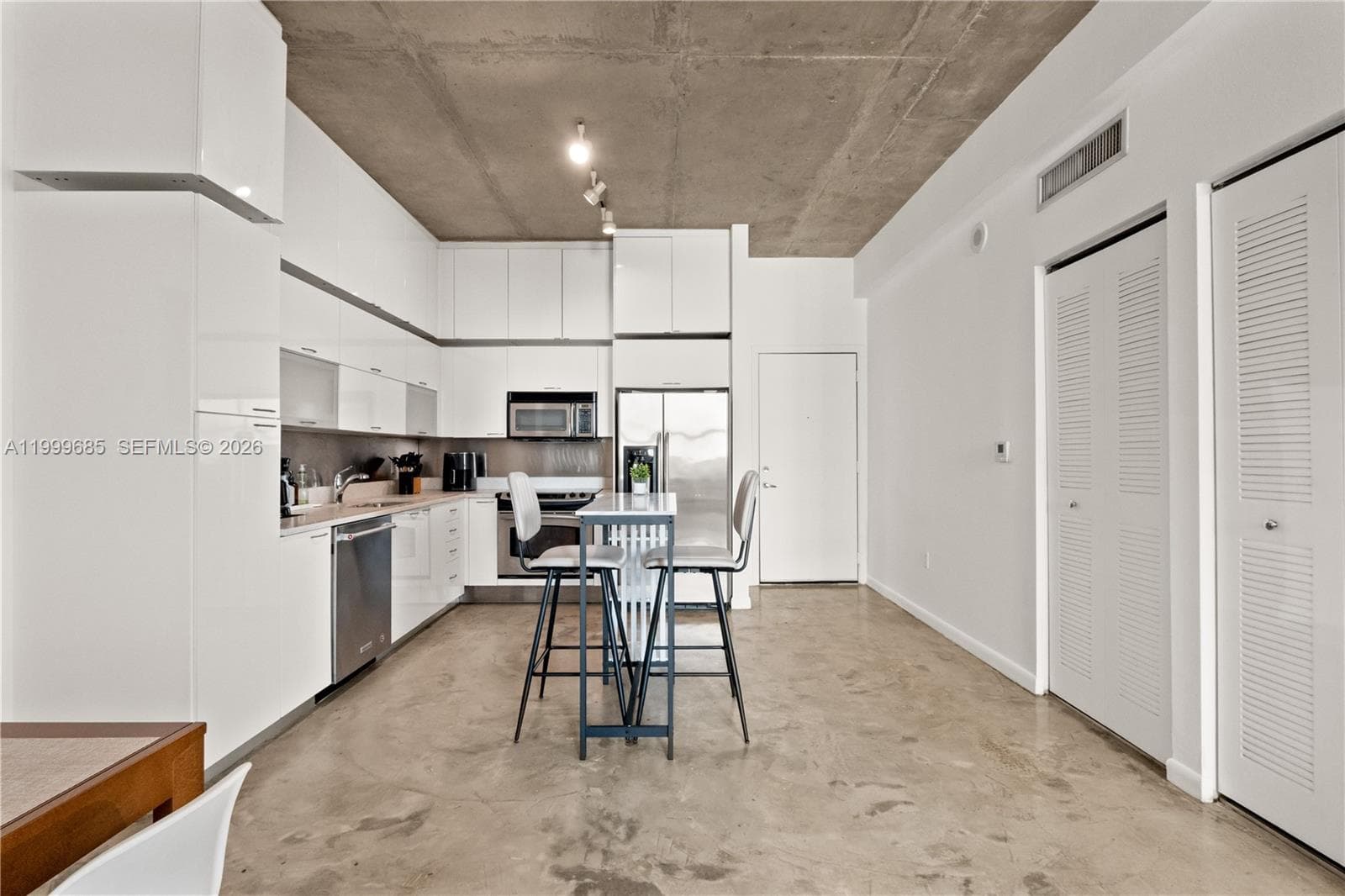 234 NE 3rd St # 1704, Miami, FL 33132 photo 9