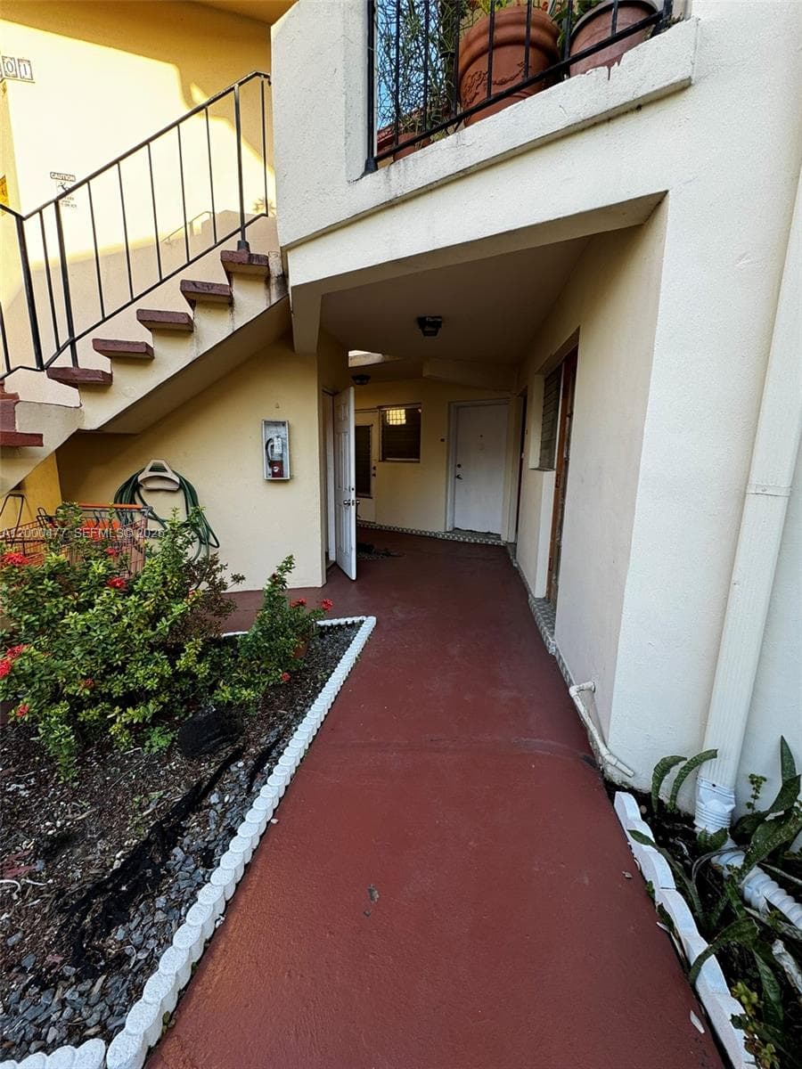 1601 NE Miami Gardens Dr # 103, Miami, FL 33179 photo 3