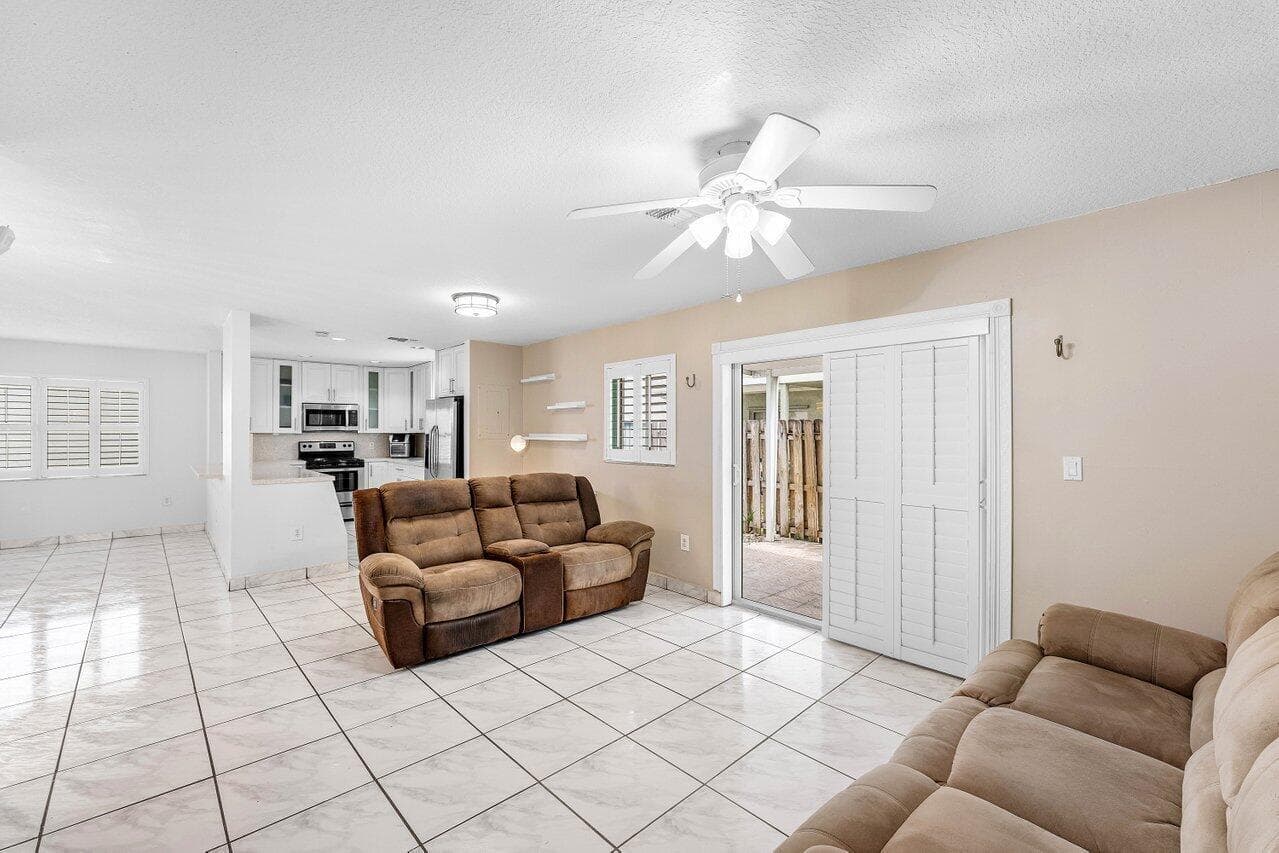 331 NW 101st Terrace, Pembroke Pines, FL 33026 photo 8