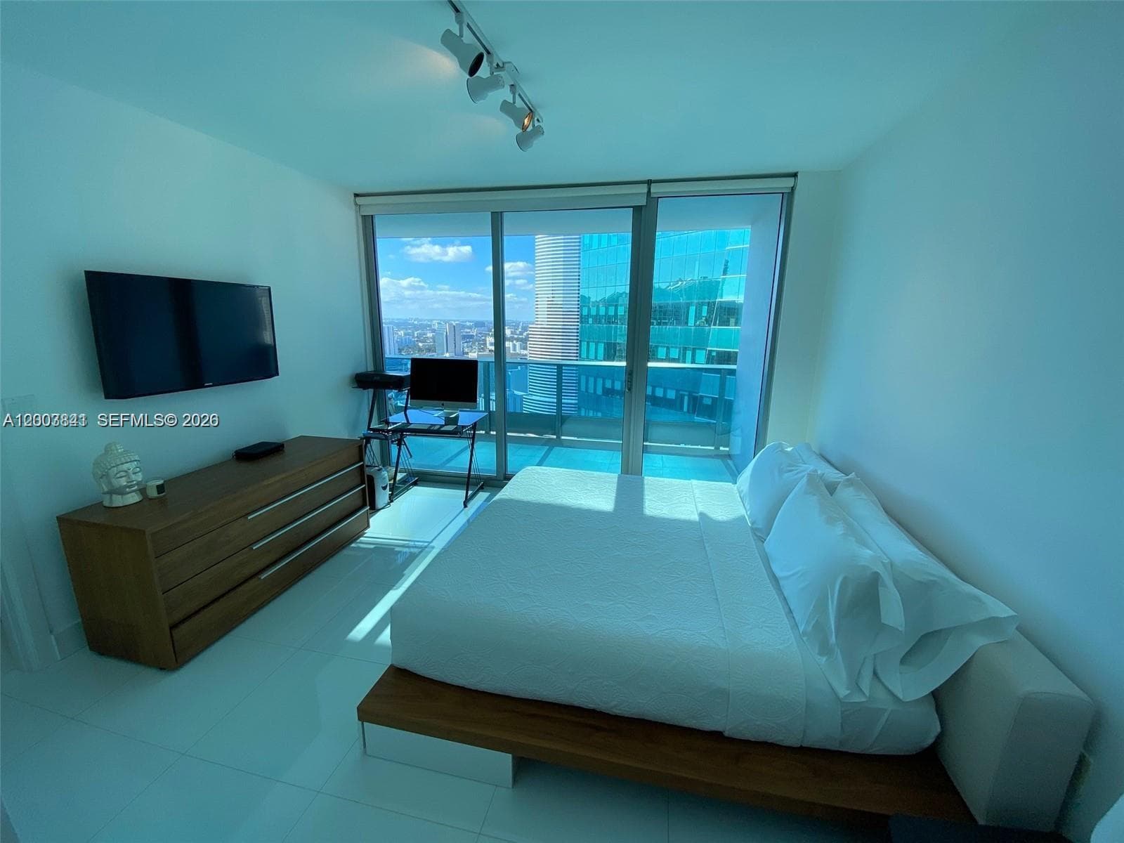 200 Biscayne Boulevard Way # 4011, Miami, FL 33131 photo 11
